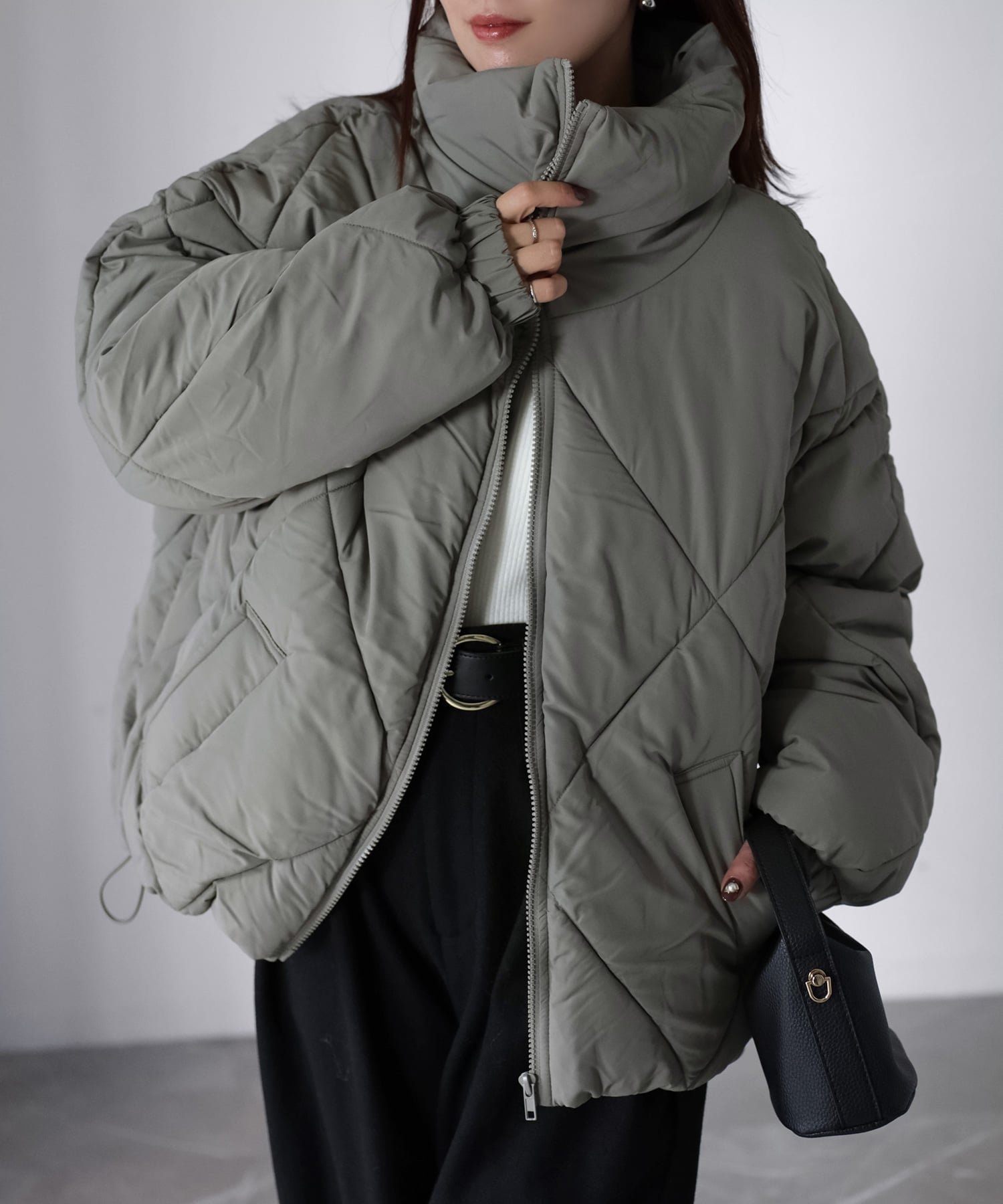 【リベリー/Riberry】のスタンドカラーキルティングダウン インテリア・キッズ・メンズ・レディースファッション・服の通販 founy(ファニー) 　ファッション　Fashion　レディースファッション　Fashion for Women　キルト　Quilt, Quilted Fabric　コンパクト　Compact, Small Size　軽量　Lightweight, Ultra Light　ショート　Short, Short Length　シンプル　Simple, Minimal　スタンド　Stand Collar, Upright Stand　タフタ　Taffeta, Structured Fabric　ダウン　Down, Puffer　デニム　Denim, Jeans Material　バランス　Balance, Style Balance　ビッグ　Big, Oversized　ブルゾン　Blouson, Bomber Jacket　ベーシック　Basic, Essential　防寒　Cold Protection, Winter-Ready　ミドル　Middle Length, Mid Height　楽ちん　Easy Fit, Comfortable　冬　Winter / This Winter　再入荷　Restock / Back in Stock　プチプライス・低価格　Affordable / Budget Price　おすすめ　Recommended / Our Picks　カーキ|ID: prp329100004785262 ipo3291000000035226302