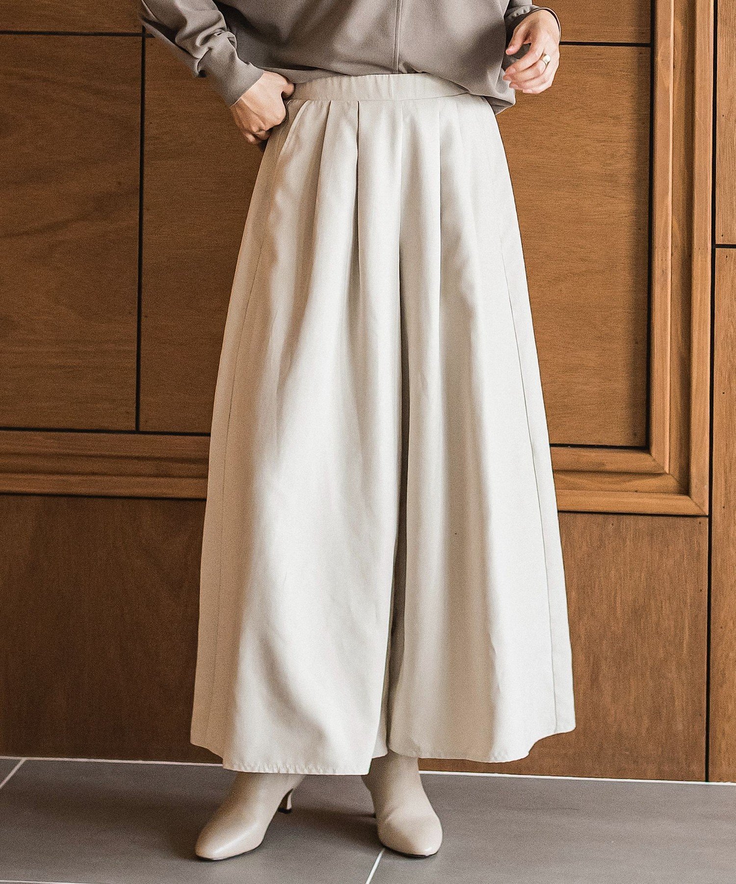 【メイソングレイ/MAYSON GREY】の【新色追加】【ゆるっと上品】私に似合うキュロットパンツ≪手洗い可能≫ インテリア・キッズ・メンズ・レディースファッション・服の通販 founy(ファニー) 　ファッション　Fashion　レディースファッション　Fashion for Women　スカート　Skirts　秋　Autumn　キュロット　Culottes, Wide Shorts　サテン　Satin, Glossy Fabric　ショート　Short, Short Length　バランス　Balance, Style Balance　パターン　Pattern, Design Print　ピーチ　Peach, Soft Touch　無地　Plain, Solid Color　A/W・秋冬　Autumn/Winter　エレガント 上品　Elegant　2025年　2025　2025-2026秋冬・A/W　Autumn/Winter 2025–26 AW25–26　オフホワイト|ID: prp329100004785283 ipo3291000000035009563