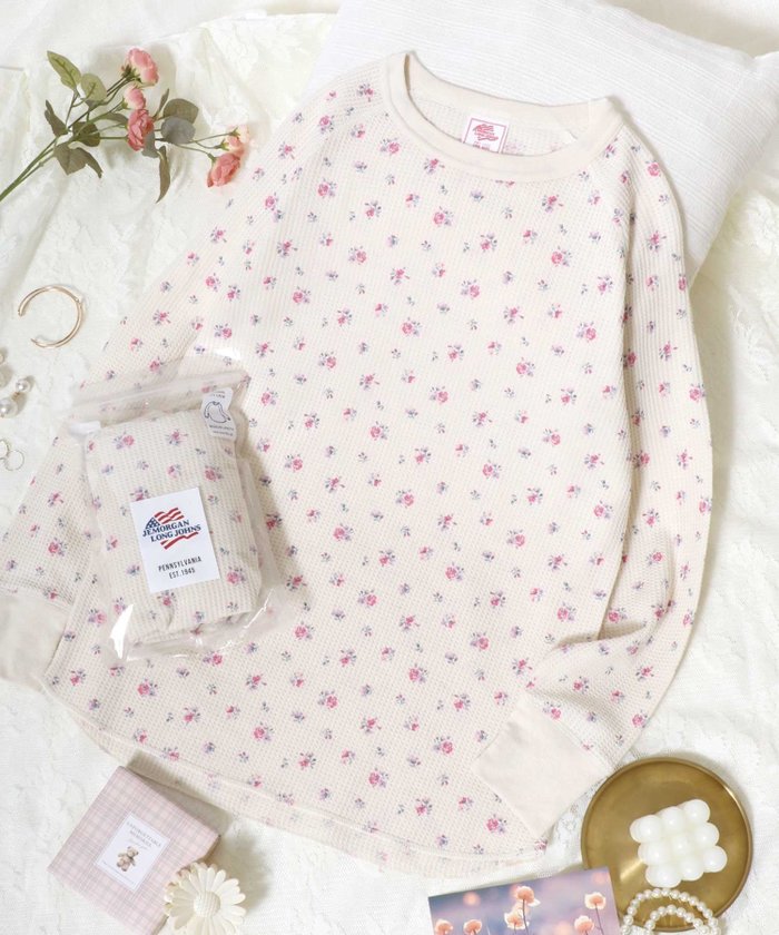 【サロン ハミュー/salong hameu】のJEMORGAN ジェーイーモーガン 花柄 総柄 ワッフル 長袖 Tシャツ レディース サーマル ロンT インテリア・キッズ・メンズ・レディースファッション・服の通販 founy(ファニー) https://founy.com/ ファッション Fashion レディースファッション Fashion for Women トップス・カットソー Cut & Sew Tops シャツ・ブラウス・オフィスカジュアル Elegant Blouses & Button-Ups ロングTシャツ・Tシャツ Longline T-Shirts & Tees 花柄・フラワープリント・モチーフ Floral Prints & Motifs / Flower Pattern Tops アウトドア Outdoor Clothing インナー Innerwear 春 Spring カーゴパンツ Cargo Pants, Utility Pants キャミワンピース Cami Dress, Slip Dress サーマル Thermal, Waffle Knit シンプル Simple, Minimal ジャケット Jacket, Outerwear スニーカー Sneakers, Trainers スパンコール Sequins, Sequin Embellishment スポーツ Sports, Activewear スリーブ Sleeve, Long Sleeve / Short Sleeve ダウン Down, Puffer デニム Denim, Jeans Material 人気 Popular, Best Seller 長袖 Long Sleeve, Full Sleeve バレエ Ballet, Ballet Style ビスチェ Bustier, Corset Top フィット Fit, Slim Fit フリル Frill, Ruffle プリント Print, Printed Pattern ベスト Vest, Waistcoat レース Lace, Lace Fabric ロング Long, Long-Length |ID: prp329100004785446 ipo3291000000034788835