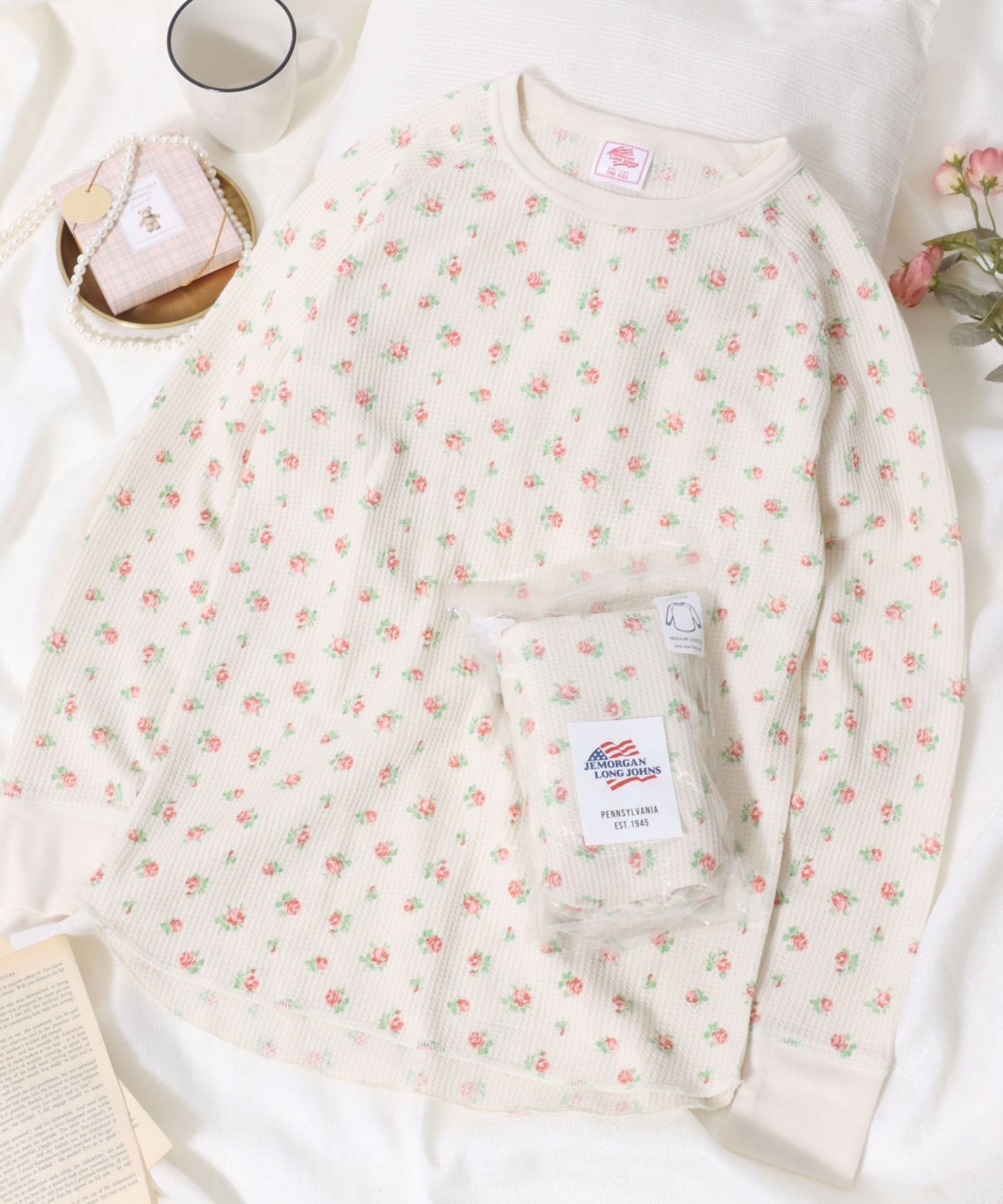 【サロン ハミュー/salong hameu】のJEMORGAN ジェーイーモーガン 花柄 総柄 ワッフル 長袖 Tシャツ レディース サーマル ロンT インテリア・キッズ・メンズ・レディースファッション・服の通販 founy(ファニー) 　ファッション　Fashion　レディースファッション　Fashion for Women　トップス・カットソー　Cut & Sew Tops　シャツ・ブラウス・オフィスカジュアル　Elegant Blouses & Button-Ups　ロングTシャツ・Tシャツ　Longline T-Shirts & Tees　花柄・フラワープリント・モチーフ　Floral Prints & Motifs / Flower Pattern Tops　アウトドア　Outdoor Clothing　インナー　Innerwear　春　Spring　カーゴパンツ　Cargo Pants, Utility Pants　キャミワンピース　Cami Dress, Slip Dress　サーマル　Thermal, Waffle Knit　シンプル　Simple, Minimal　ジャケット　Jacket, Outerwear　スニーカー　Sneakers, Trainers　スパンコール　Sequins, Sequin Embellishment　スポーツ　Sports, Activewear　スリーブ　Sleeve, Long Sleeve / Short Sleeve　ダウン　Down, Puffer　デニム　Denim, Jeans Material　人気　Popular, Best Seller　長袖　Long Sleeve, Full Sleeve　バレエ　Ballet, Ballet Style　ビスチェ　Bustier, Corset Top　フィット　Fit, Slim Fit　フリル　Frill, Ruffle　プリント　Print, Printed Pattern　ベスト　Vest, Waistcoat　レース　Lace, Lace Fabric　ロング　Long, Long-Length　ホワイト系その他|ID: prp329100004785446 ipo3291000000034788838