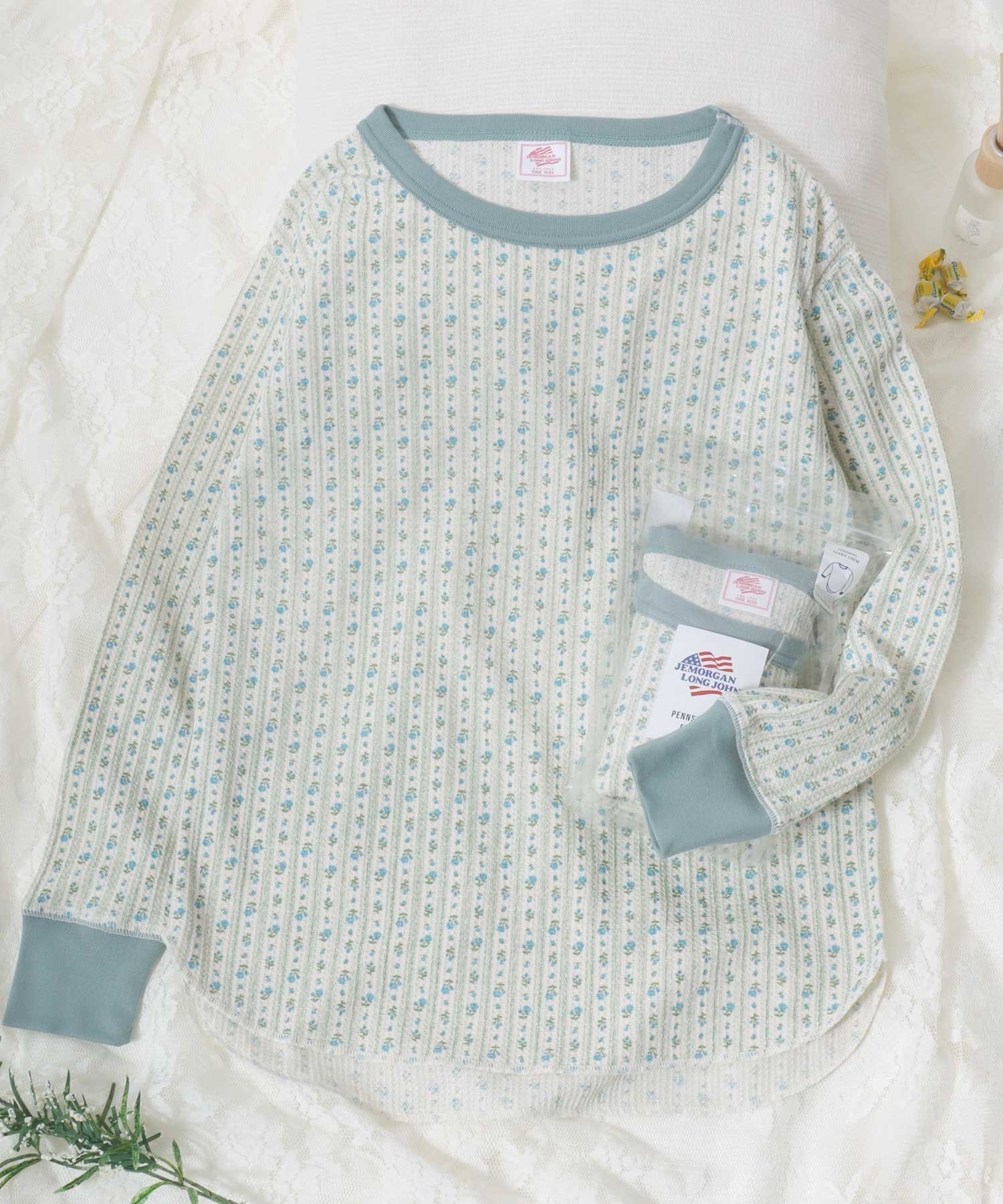 【サロン ハミュー/salong hameu】のJEMORGAN ジェーイーモーガン 花柄 総柄 ワッフル 長袖 Tシャツ レディース サーマル ロンT インテリア・キッズ・メンズ・レディースファッション・服の通販 founy(ファニー) 　ファッション　Fashion　レディースファッション　Fashion for Women　トップス・カットソー　Cut & Sew Tops　シャツ・ブラウス・オフィスカジュアル　Elegant Blouses & Button-Ups　ロングTシャツ・Tシャツ　Longline T-Shirts & Tees　花柄・フラワープリント・モチーフ　Floral Prints & Motifs / Flower Pattern Tops　アウトドア　Outdoor Clothing　インナー　Innerwear　春　Spring　カーゴパンツ　Cargo Pants, Utility Pants　キャミワンピース　Cami Dress, Slip Dress　サーマル　Thermal, Waffle Knit　シンプル　Simple, Minimal　ジャケット　Jacket, Outerwear　スニーカー　Sneakers, Trainers　スパンコール　Sequins, Sequin Embellishment　スポーツ　Sports, Activewear　スリーブ　Sleeve, Long Sleeve / Short Sleeve　ダウン　Down, Puffer　デニム　Denim, Jeans Material　人気　Popular, Best Seller　長袖　Long Sleeve, Full Sleeve　バレエ　Ballet, Ballet Style　ビスチェ　Bustier, Corset Top　フィット　Fit, Slim Fit　フリル　Frill, Ruffle　プリント　Print, Printed Pattern　ベスト　Vest, Waistcoat　レース　Lace, Lace Fabric　ロング　Long, Long-Length　ブルー系その他|ID: prp329100004785446 ipo3291000000034788866