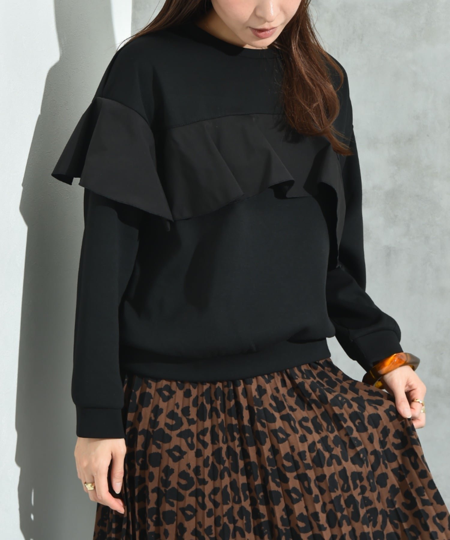 【インタープラネット/INTERPLANET】のスポンジリバーアシメフリルプルオーバー インテリア・キッズ・メンズ・レディースファッション・服の通販 founy(ファニー) 　ファッション　Fashion　レディースファッション　Fashion for Women　トップス・カットソー　Cut & Sew Tops　カジュアルプルオーバー・ニットトップス　Pullovers & Knit Tops / Casual Pullovers　ショルダー　Shoulder, Shoulder Strap　シンプル　Simple, Minimal　ドロップ　Drop Shoulder, Dropped Style　ベーシック　Basic, Essential　ボトム　Bottoms, Lower Wear　軽量　Lightweight, Ultra Light　ブラック|ID: prp329100004785458 ipo3291000000034790277