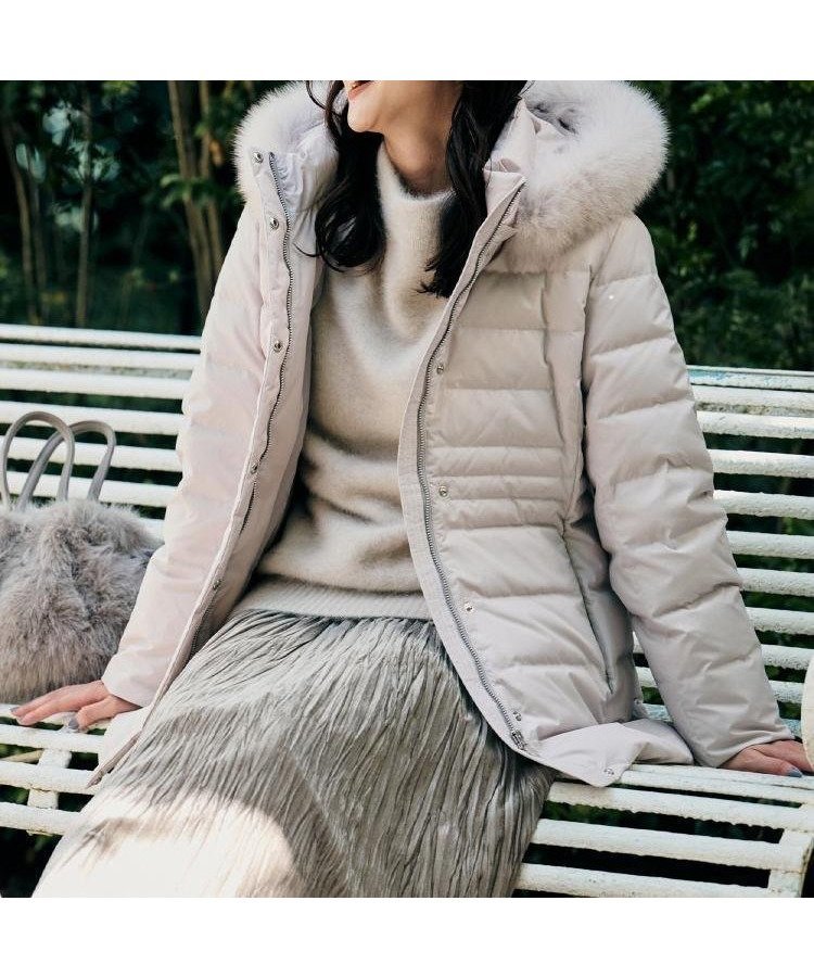 【アンタイトル/UNTITLED】の【はっ水機能/フード取り外し可】ミディダウンコート インテリア・キッズ・メンズ・レディースファッション・服の通販 founy(ファニー) 　ファッション　Fashion　レディースファッション　Fashion for Women　アウター　Coat / Outerwear Collection　コート・ロングコート・ピーコート　Long Coats, Peacoats & More　ダウンジャケット・軽量ダウン　Warm & Lightweight Down Jackets　軽量　Lightweight, Ultra Light　スマート　Smart, Elegant　タフタ　Taffeta, Structured Fabric　ダウン　Down, Puffer　定番　Standard, Basic Item　フォックス　Fox, Fox Fur　ポケット　Pocket, Pocket Detail　防寒　Cold Protection, Winter-Ready　ロング　Long, Long-Length　ライトベージュ|ID: prp329100004785504 ipo3291000000034880744