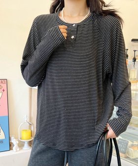 【アイモハ/aimoha】のaimoha -select-/ボーダーヘンリーネック長袖Tシャツ 人気、トレンドファッション・服の通販 founy(ファニー) ファッション Fashion レディースファッション Fashion for Women トップス・カットソー Cut & Sew Tops シャツ・ブラウス・オフィスカジュアル Elegant Blouses & Button-Ups ロングTシャツ・Tシャツ Longline T-Shirts & Tees カーディガン Cardigan, Knitwear シューズ Shoes, Footwear シンプル Simple, Minimal ジャケット Jacket, Outerwear スタイリッシュ Stylish, Fashionable スニーカー Sneakers, Trainers デニム Denim, Jeans Material ボーダー Border, Stripe リラックス Relax, Relaxed Fit 長袖 Long Sleeve, Full Sleeve |ID:prp329100004785524