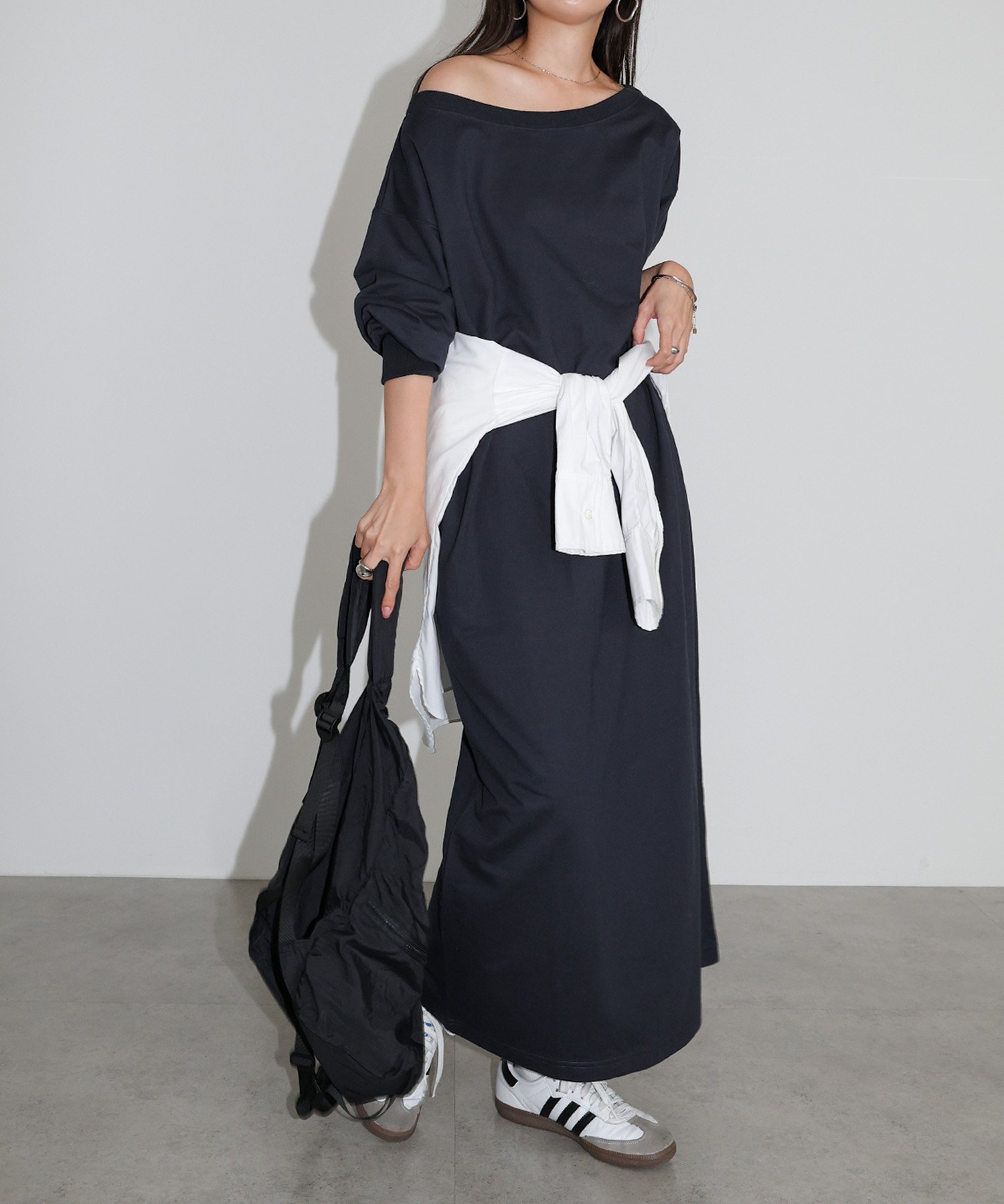 【アンドミー/andme】のオフショルダー スウェット ワンピース インテリア・キッズ・メンズ・レディースファッション・服の通販 founy(ファニー) ファッション Fashion レディースファッション Fashion for Women ワンピース Dresses カットソー Cut and Sewn Top ショート Short, Short Length スウェット / スエット Sweatshirt, Sweatwear スリット Slit, Slit Detail 長袖 Long Sleeve, Full Sleeve バランス Balance, Style Balance ポケット Pocket, Pocket Detail リラックス Relax, Relaxed Fit おすすめ Recommended / Our Picks ネイビー|ID: prp329100004785706 ipo3291000000034787472