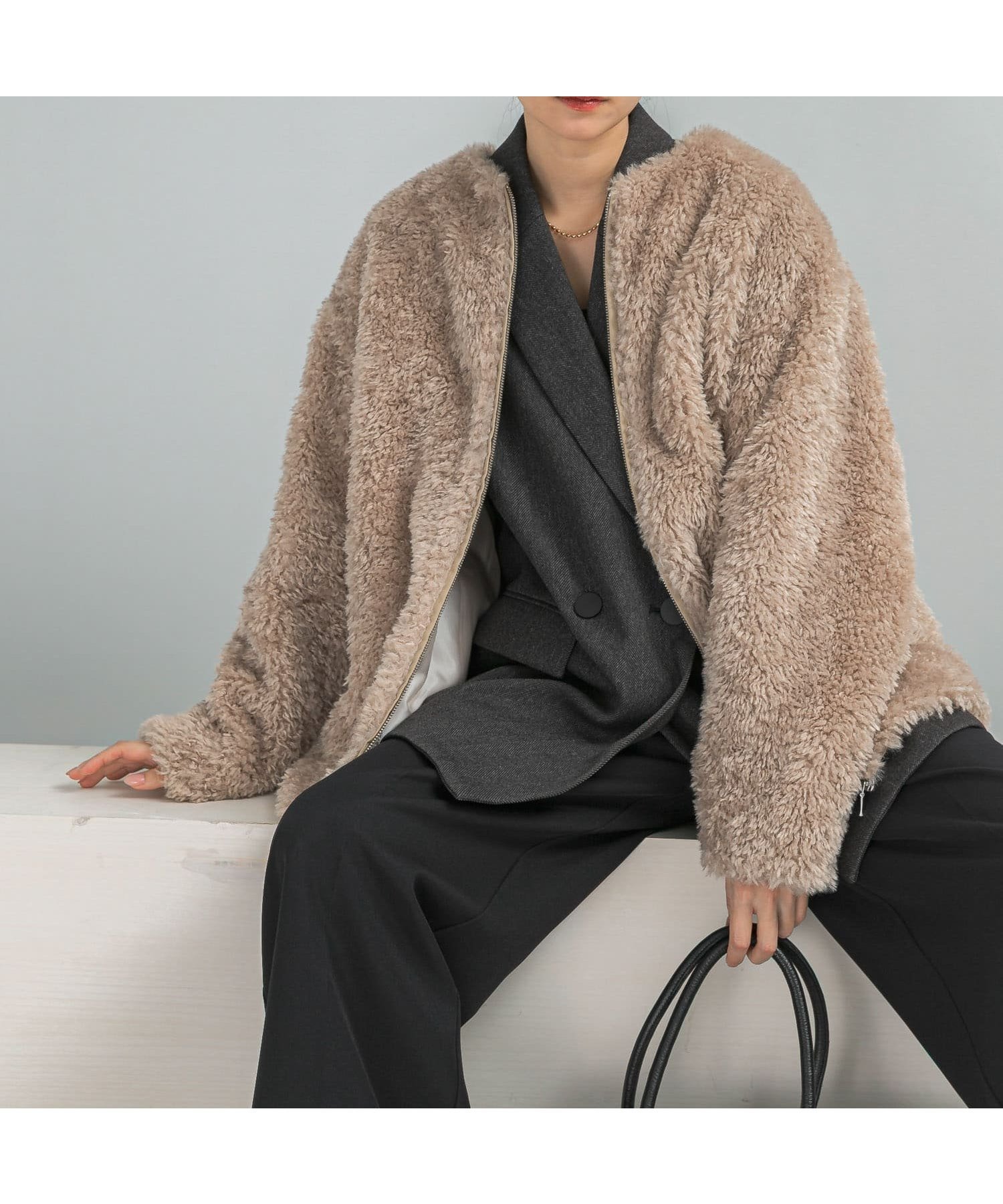 【アーバンリサーチ ロッソ/URBAN RESEARCH ROSSO】の『WEB/一部店舗限定』ノーカラーファーボアZIPブルゾン インテリア・キッズ・メンズ・レディースファッション・服の通販 founy(ファニー) ファッション Fashion レディースファッション Fashion for Women アウター Coat / Outerwear Collection ブルゾンジャケット・スポーティアウター Blouson Jackets 2025年 2025 2025-2026秋冬・A/W Autumn/Winter 2025–26 AW25–26 冬 Winter / This Winter トレンド Trend, Trending Now フェイクファー Faux Fur, Imitation Fur ブルゾン Blouson, Bomber Jacket A/W・秋冬 Autumn/Winter 防寒 Cold Protection, Winter-Ready GREIGE|ID: prp329100004785741 ipo3291000000035018812