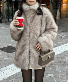 【ナイスクラップ/NICE CLAUP】のミドルフェイクファージャケット 人気、トレンドファッション・服の通販 founy(ファニー) ファッション Fashion レディースファッション Fashion for Women アウター Coat / Outerwear Collection レディースジャケット・軽アウター Jackets 2025年 2025 2025-2026秋冬・A/W Autumn/Winter 2025–26 AW25–26 冬 Winter / This Winter おすすめ Recommended / Our Picks キャップ Cap, Baseball Cap ジャケット Jacket, Outerwear スウェット / スエット Sweatshirt, Sweatwear スニーカー Sneakers, Trainers デニム Denim, Jeans Material フェイクファー Faux Fur, Imitation Fur ボトム Bottoms, Lower Wear ミドル Middle Length, Mid Height 再入荷 Restock / Back in Stock |ID:prp329100004785772