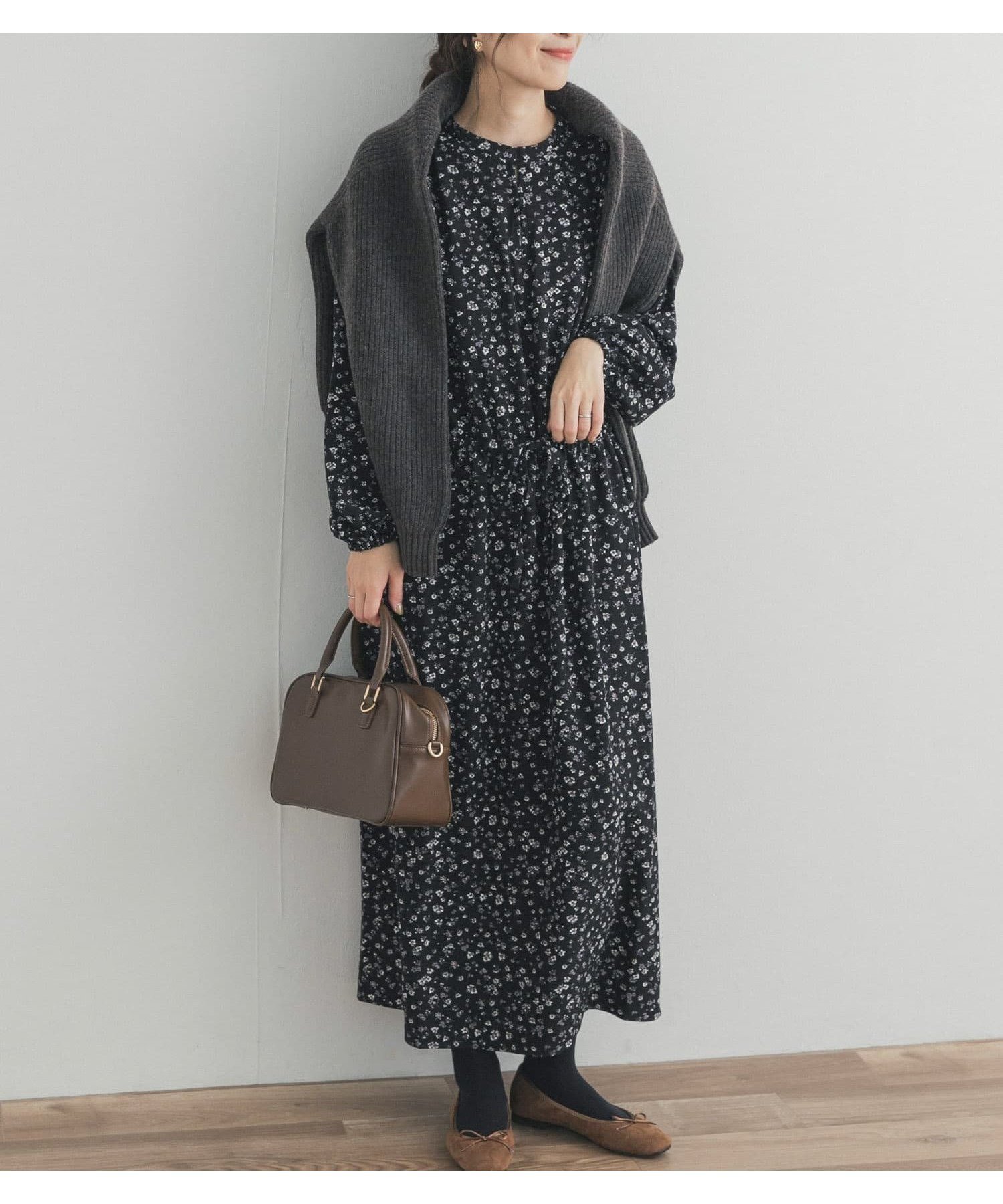 【アーバンリサーチ ドアーズ/URBAN RESEARCH DOORS】の小花柄ドロストワンピース インテリア・キッズ・メンズ・レディースファッション・服の通販 founy(ファニー) 　ファッション　Fashion　レディースファッション　Fashion for Women　ワンピース　Dresses　2025年　2025　2025-2026秋冬・A/W　Autumn/Winter 2025–26 AW25–26　冬　Winter / This Winter　インナー　Innerwear　シンプル　Simple, Minimal　スウェット / スエット　Sweatshirt, Sweatwear　タートルネック　Turtleneck, High Neck　バランス　Balance, Style Balance　プリント　Print, Printed Pattern　A/W・秋冬　Autumn/Winter　ブラック|ID: prp329100004785786 ipo3291000000034793091