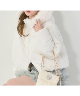 【ナイスクラップ/NICE CLAUP】のファー付きショートフェイクダウン 人気、トレンドファッション・服の通販 founy(ファニー) ファッション Fashion レディースファッション Fashion for Women 2025年 2025 2025-2026秋冬・A/W Autumn/Winter 2025–26 AW25–26 冬 Winter / This Winter おすすめ Recommended / Our Picks ガーリー Girly, Feminine Style コンパクト Compact, Small Size ショート Short, Short Length ダウン Down, Puffer デニム Denim, Jeans Material トレンド Trend, Trending Now ボトム Bottoms, Lower Wear ロング Long, Long-Length 防寒 Cold Protection, Winter-Ready |ID:prp329100004785794