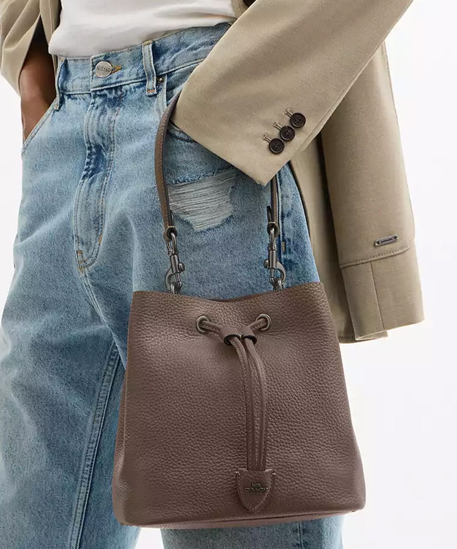 【コーチ/COACH】の【公式】ローアン バケット バッグ インテリア・キッズ・メンズ・レディースファッション・服の通販 founy(ファニー) 　ファッション　Fashion　レディースファッション　Fashion for Women　バッグ　Bags　iPhone アイフォーン　iPhone　シューズ　Shoes, Footwear　ドローストリング　Drawstring, Pull Cord　ポケット　Pocket, Pocket Detail　ラップ　Wrap, Wrap Design　財布　Wallet, Purse　GREY|ID: prp329100004785837 ipo3291000000034793194