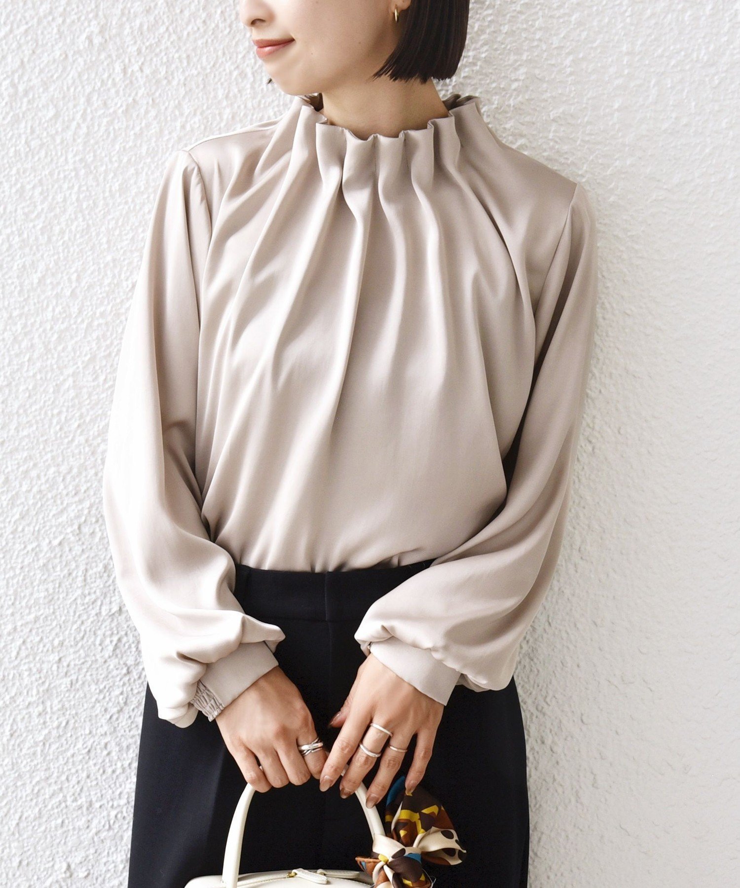 【シップス フォー ウィメン/SHIPS】の手洗い可能 ヴィンテージ サテン ネック ギャザー ブラウス インテリア・キッズ・メンズ・レディースファッション・服の通販 founy(ファニー) ファッション Fashion レディースファッション Fashion for Women トップス・カットソー Cut & Sew Tops シャツ・ブラウス・オフィスカジュアル Elegant Blouses & Button-Ups インナー Innerwear エアリー Airy Texture ヴィンテージ Vintage Style カフス Cuff Design ギャザー Gathered, Ruffled サテン Satin, Glossy Fabric シャーリング Shirring, Ruched シンプル Simple, Minimal ジャケット Jacket, Outerwear ボトム Bottoms, Lower Wear ポケット Pocket, Pocket Detail リラックス Relax, Relaxed Fit おすすめ Recommended / Our Picks 2025年 2025 2025-2026秋冬・A/W Autumn/Winter 2025–26 AW25–26 ベージュ|ID: prp329100004785850 ipo3291000000034779634