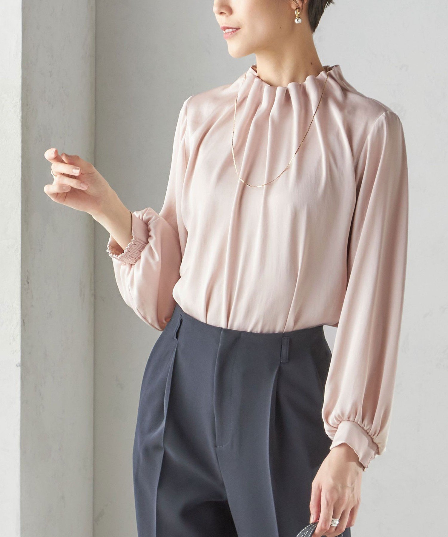 【シップス フォー ウィメン/SHIPS】の手洗い可能 ヴィンテージ サテン ネック ギャザー ブラウス インテリア・キッズ・メンズ・レディースファッション・服の通販 founy(ファニー) ファッション Fashion レディースファッション Fashion for Women トップス・カットソー Cut & Sew Tops シャツ・ブラウス・オフィスカジュアル Elegant Blouses & Button-Ups インナー Innerwear エアリー Airy Texture ヴィンテージ Vintage Style カフス Cuff Design ギャザー Gathered, Ruffled サテン Satin, Glossy Fabric シャーリング Shirring, Ruched シンプル Simple, Minimal ジャケット Jacket, Outerwear ボトム Bottoms, Lower Wear ポケット Pocket, Pocket Detail リラックス Relax, Relaxed Fit おすすめ Recommended / Our Picks 2025年 2025 2025-2026秋冬・A/W Autumn/Winter 2025–26 AW25–26 ピンク系|ID: prp329100004785850 ipo3291000000034779643