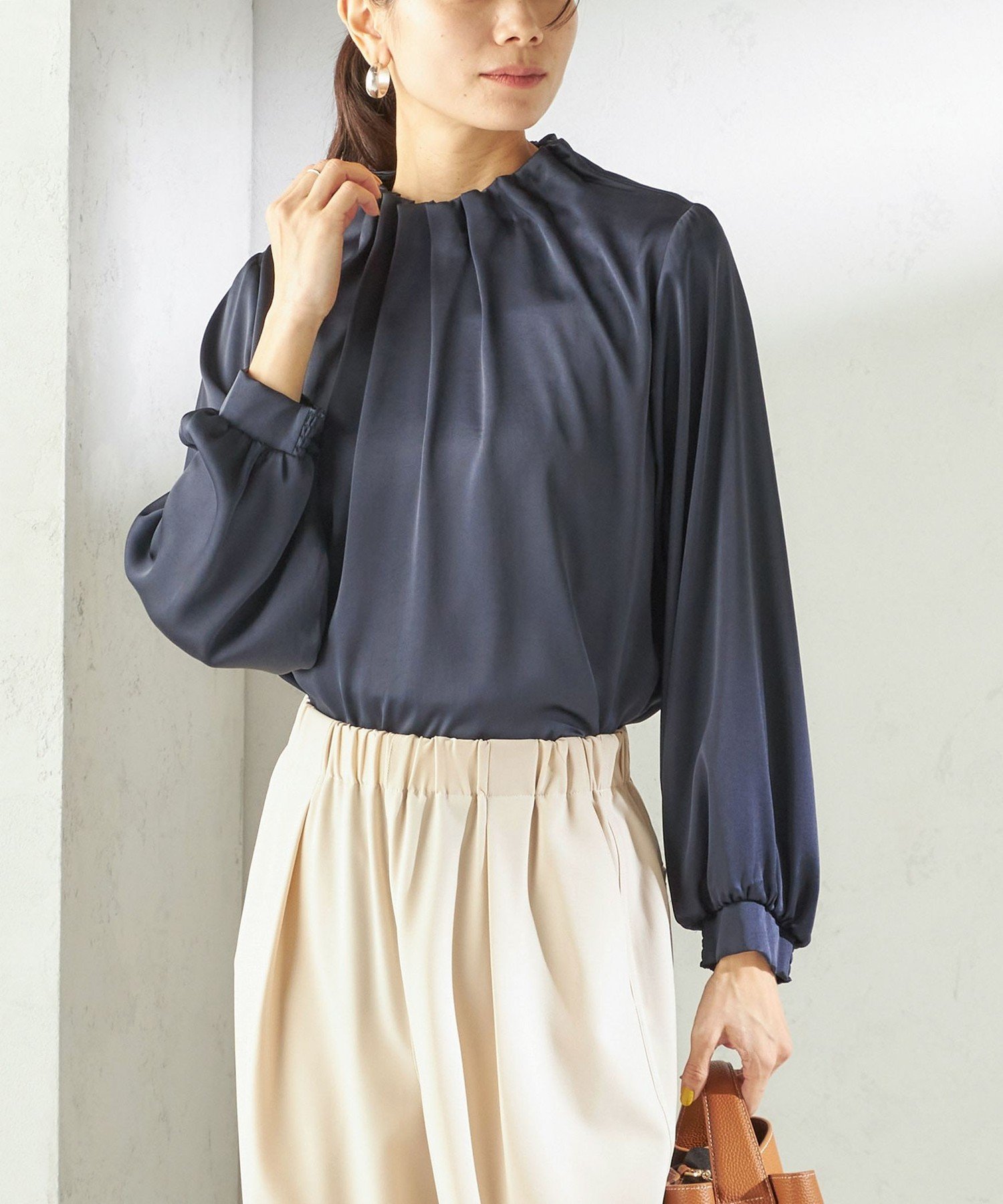 【シップス フォー ウィメン/SHIPS】の【一部WEB限定】 手洗い可能 ヴィンテージ サテン ネック ギャザー ブラウス インテリア・キッズ・メンズ・レディースファッション・服の通販 founy(ファニー) 　ファッション　Fashion　レディースファッション　Fashion for Women　トップス・カットソー　Cut & Sew Tops　シャツ・ブラウス・オフィスカジュアル　Elegant Blouses & Button-Ups　インナー　Innerwear　エアリー　Airy Texture　ヴィンテージ　Vintage Style　カフス　Cuff Design　ギャザー　Gathered, Ruffled　サテン　Satin, Glossy Fabric　シャーリング　Shirring, Ruched　シンプル　Simple, Minimal　ジャケット　Jacket, Outerwear　ボトム　Bottoms, Lower Wear　ポケット　Pocket, Pocket Detail　リラックス　Relax, Relaxed Fit　おすすめ　Recommended / Our Picks　2026年　2026　ネイビー|ID: prp329100004785850 ipo3291000000036294555
