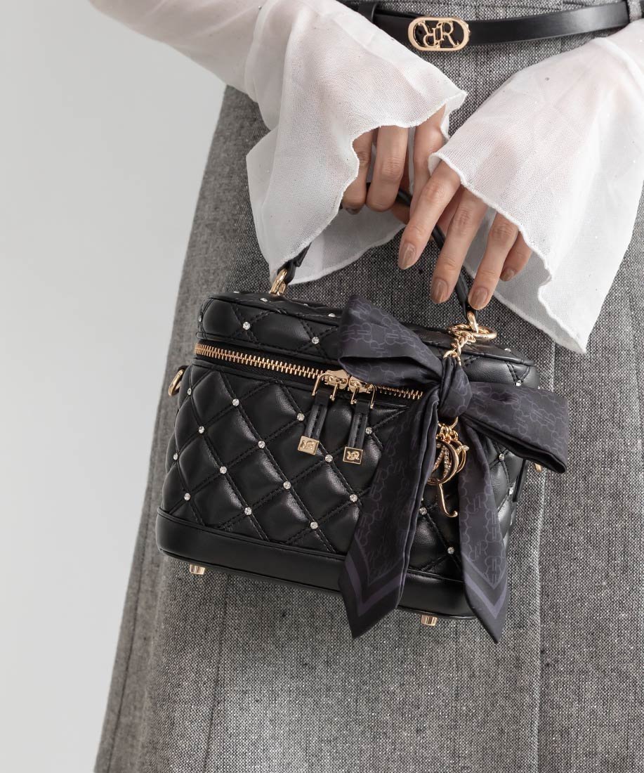 【ランダ/RANDA】の2WAY リボンチャームキルティングバニティバッグ インテリア・キッズ・メンズ・レディースファッション・服の通販 founy(ファニー) ファッション Fashion レディースファッション Fashion for Women バッグ Bags キルティング Quilted, Quilting ショルダー Shoulder, Shoulder Strap スカーフ Scarf, Neckwear チャーム Charm, Pendant ハンカチ Handkerchief, Hanky ビジュー Bijou, Jewel-like Accent ベロア Velour, Soft Velvet ポケット Pocket, Pocket Detail ポーチ Pouch, Small Case リップ Lip, Lip Motif リボン Ribbon, Bow エレガント 上品 Elegant 財布 Wallet, Purse BLACK|ID: prp329100004785858 ipo3291000000034803332