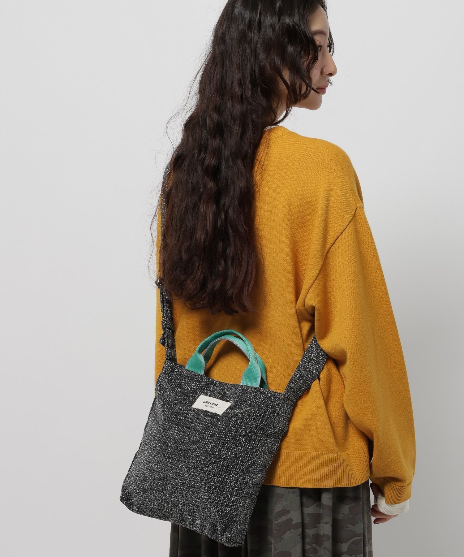 【ニコアンド/niko and】のオリジナル2WAYテープトートバッグM インテリア・キッズ・メンズ・レディースファッション・服の通販 founy(ファニー) 　ファッション　Fashion　レディースファッション　Fashion for Women　バッグ　Bags　春　Spring　ショルダー　Shoulder, Shoulder Strap　財布　Wallet, Purse　チェック　Check, Plaid, Tartan　トレンド　Trend, Trending Now　ポケット　Pocket, Pocket Detail　ポーチ　Pouch, Small Case　マグネット　Magnet, Magnetic Closure　リップ　Lip, Lip Motif　レオパード　Leopard, Animal Print　A/W・秋冬　Autumn/Winter　S/S・春夏　SS, Spring/Summer, Warm Season　おすすめ　Recommended / Our Picks　夏　Summer　シルバー|ID: prp329100004785870 ipo3291000000034945508