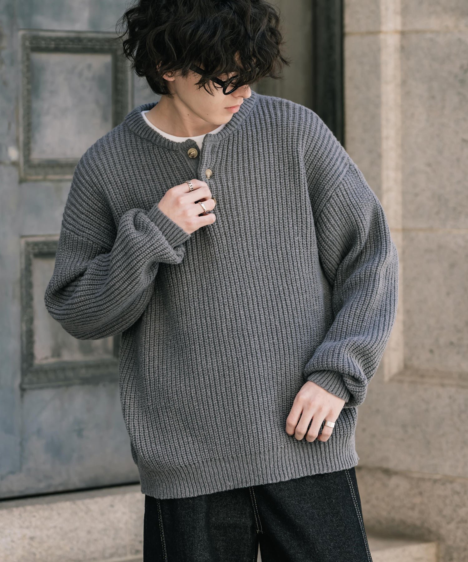 【ロッキーモンロー/Rocky Monroe】の新色追加 オーバーサイズ畦編みヘンリーネックニットセーター インテリア・キッズ・メンズ・レディースファッション・服の通販 founy(ファニー) 　ファッション　Fashion　レディースファッション　Fashion for Women　トップス・カットソー　Cut & Sew Tops　ニット　Knit Tops & Sweaters　畦編みニット・テクスチャードトップス　Ribbed Knit Sweaters / Textured Knit Tops　インナー　Innerwear　ウッド　Wooden Design　畦　Ribbed Knit　シンプル　Simple, Minimal　スラックス　Slacks, Dress Pants　デニム　Denim, Jeans Material　バランス　Balance, Style Balance　フェミニン　Feminine, Girly　マーブル　Marble, Marble Pattern　メンズ　Men's, Menswear　ラウンド　Round, Round Neck　リラックス　Relax, Relaxed Fit　再入荷　Restock / Back in Stock　おすすめ　Recommended / Our Picks　チャコール|ID: prp329100004785879 ipo3291000000034740453