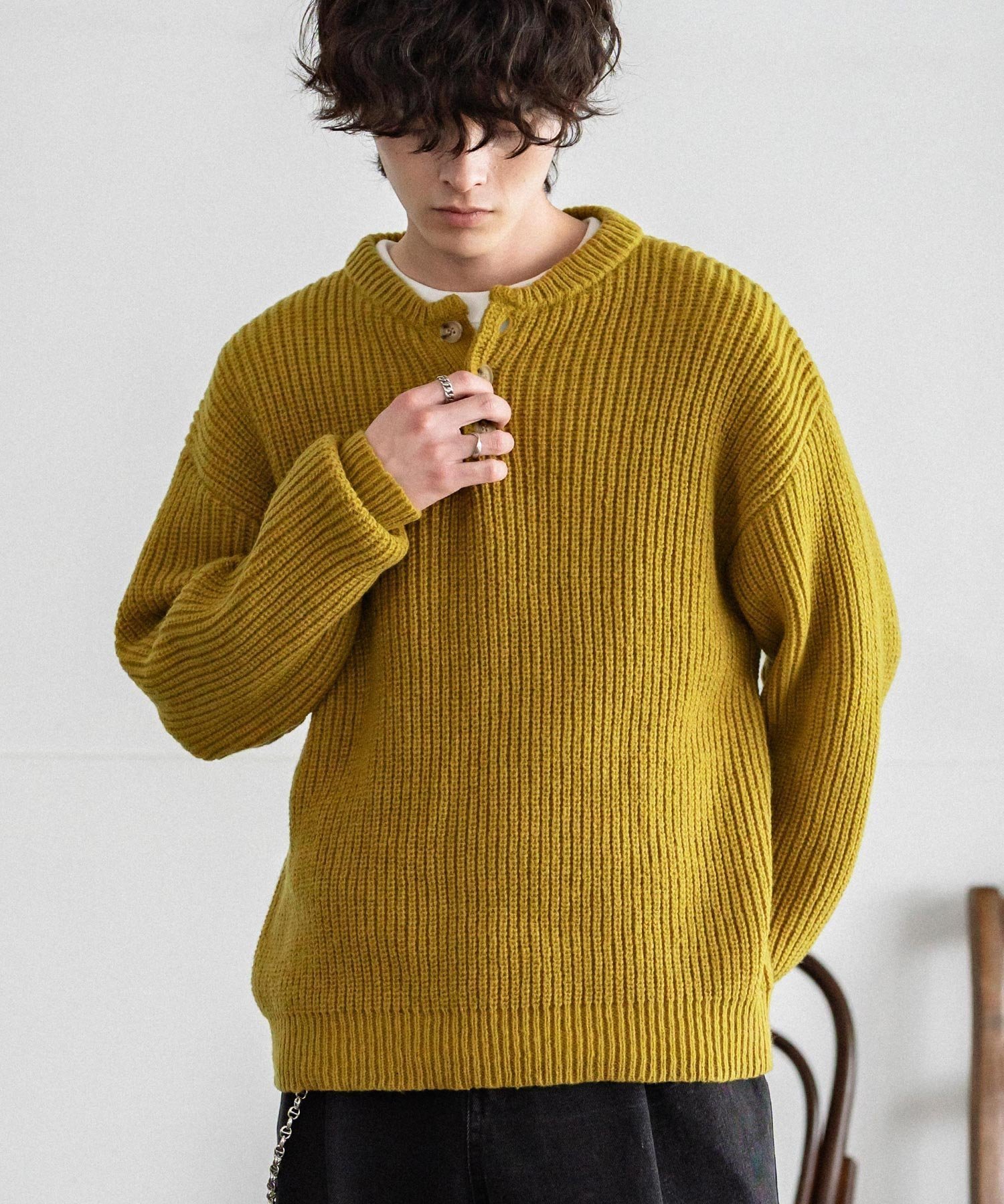 【ロッキーモンロー/Rocky Monroe】の新色追加 オーバーサイズ畦編みヘンリーネックニットセーター インテリア・キッズ・メンズ・レディースファッション・服の通販 founy(ファニー) 　ファッション　Fashion　レディースファッション　Fashion for Women　トップス・カットソー　Cut & Sew Tops　ニット　Knit Tops & Sweaters　畦編みニット・テクスチャードトップス　Ribbed Knit Sweaters / Textured Knit Tops　インナー　Innerwear　ウッド　Wooden Design　畦　Ribbed Knit　シンプル　Simple, Minimal　スラックス　Slacks, Dress Pants　デニム　Denim, Jeans Material　バランス　Balance, Style Balance　フェミニン　Feminine, Girly　マーブル　Marble, Marble Pattern　メンズ　Men's, Menswear　ラウンド　Round, Round Neck　リラックス　Relax, Relaxed Fit　再入荷　Restock / Back in Stock　おすすめ　Recommended / Our Picks　マスタード|ID: prp329100004785879 ipo3291000000034740457