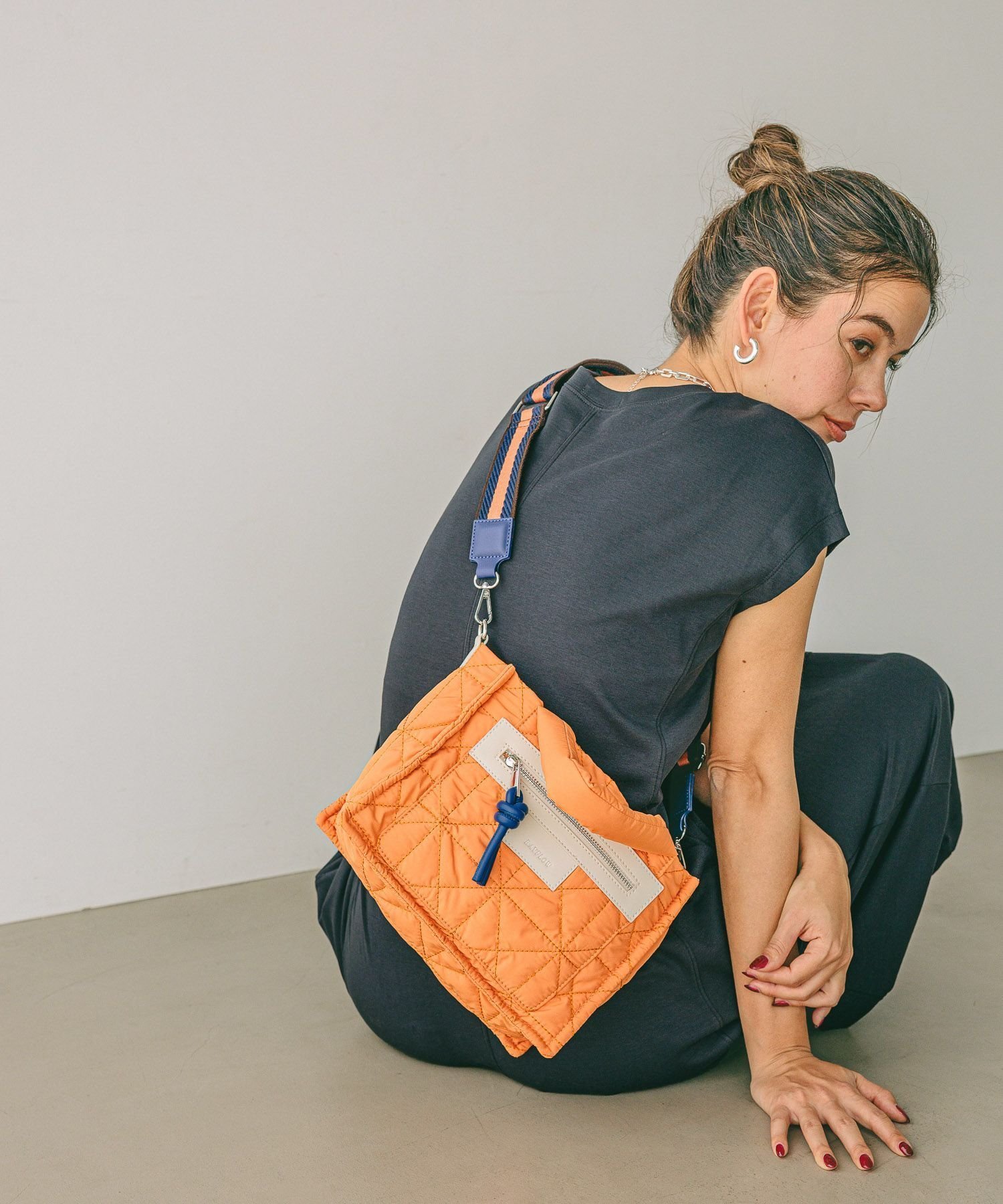 【ベイフロー/BAYFLOW】の≪完売カラー追加 ≫ 500mlペットボトルが入る キルトパッファースクエアショルダー インテリア・キッズ・メンズ・レディースファッション・服の通販 founy(ファニー) ファッション Fashion レディースファッション Fashion for Women オレンジ Orange キルティング Quilted, Quilting ポケット Pocket, Pocket Detail 人気 Popular, Best Seller 財布 Wallet, Purse 【WEB限定】オレンジ40|ID: prp329100004785881 ipo3291000000034890007