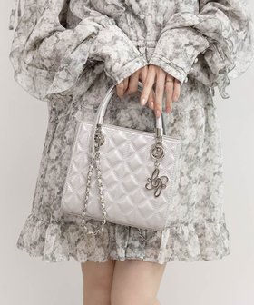 【ランダ/RANDA】の2WAYキルティングバッグ 人気、トレンドファッション・服の通販 founy(ファニー) ファッション Fashion レディースファッション Fashion for Women バッグ Bags キルティング Quilted, Quilting ショルダー Shoulder, Shoulder Strap スクエア Square, Square Shape チェーン Chain, Chain Strap チャーム Charm, Pendant フェミニン Feminine, Girly フォルム Silhouette, Form ポケット Pocket, Pocket Detail エレガント 上品 Elegant |ID:prp329100004785904