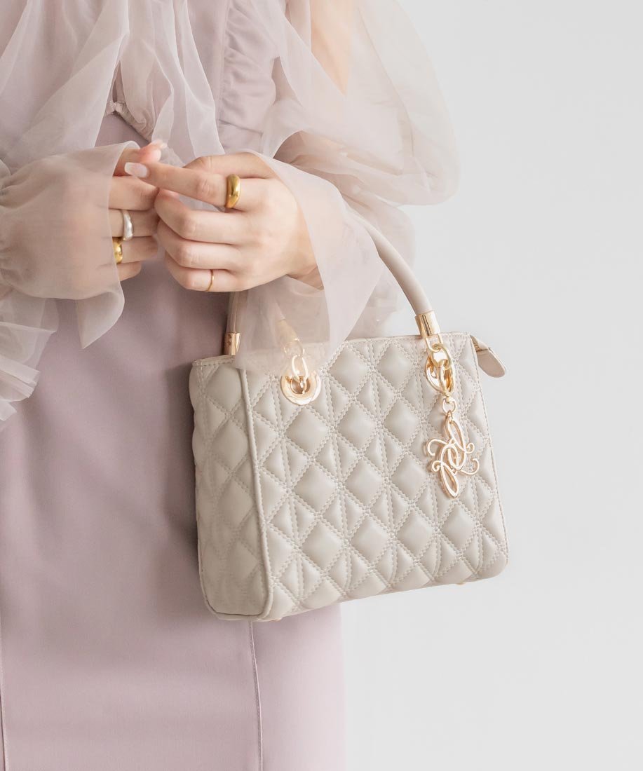 【ランダ/RANDA】の2WAYキルティングバッグ インテリア・キッズ・メンズ・レディースファッション・服の通販 founy(ファニー) ファッション Fashion レディースファッション Fashion for Women バッグ Bags キルティング Quilted, Quilting ショルダー Shoulder, Shoulder Strap スクエア Square, Square Shape チェーン Chain, Chain Strap チャーム Charm, Pendant フェミニン Feminine, Girly フォルム Silhouette, Form ポケット Pocket, Pocket Detail エレガント 上品 Elegant IVORY|ID: prp329100004785904 ipo3291000000034793319