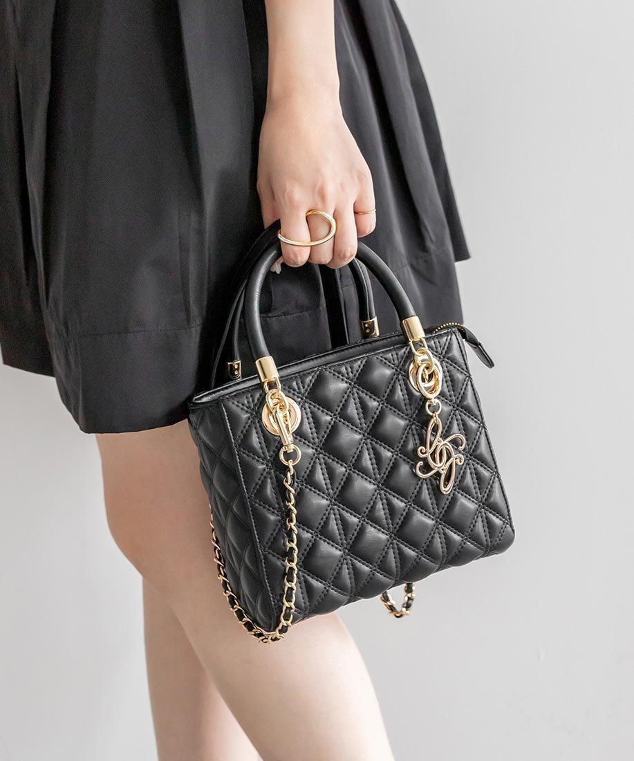 【ランダ/RANDA】の2WAYキルティングバッグ インテリア・キッズ・メンズ・レディースファッション・服の通販 founy(ファニー) ファッション Fashion レディースファッション Fashion for Women バッグ Bags キルティング Quilted, Quilting ショルダー Shoulder, Shoulder Strap スクエア Square, Square Shape チェーン Chain, Chain Strap チャーム Charm, Pendant フェミニン Feminine, Girly フォルム Silhouette, Form ポケット Pocket, Pocket Detail エレガント 上品 Elegant BLACK|ID: prp329100004785904 ipo3291000000034793320