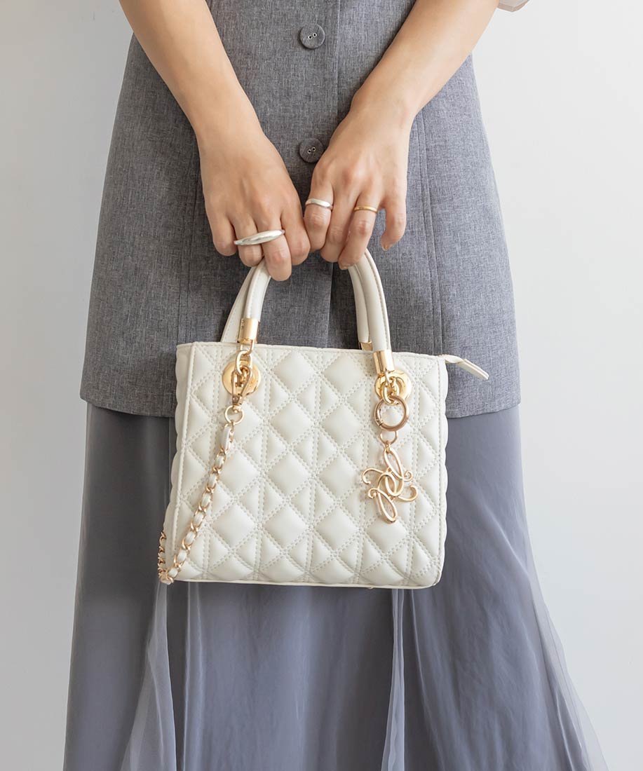 【ランダ/RANDA】の2WAYキルティングバッグ インテリア・キッズ・メンズ・レディースファッション・服の通販 founy(ファニー) ファッション Fashion レディースファッション Fashion for Women バッグ Bags キルティング Quilted, Quilting ショルダー Shoulder, Shoulder Strap スクエア Square, Square Shape チェーン Chain, Chain Strap チャーム Charm, Pendant フェミニン Feminine, Girly フォルム Silhouette, Form ポケット Pocket, Pocket Detail エレガント 上品 Elegant WHITE|ID: prp329100004785904 ipo3291000000034793324