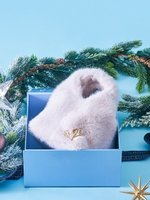 【スナイデル/SNIDEL】の【WEB限定カラーあり】ファーバッグ 人気、トレンドファッション・服の通販 founy(ファニー) ファッション Fashion レディースファッション Fashion for Women バッグ Bags イエロー Yellow オケージョン Occasion Wear コンパクト Compact, Small Size スマート Smart, Elegant フォルム Silhouette, Form ブローチ Brooch, Pin Brooch ポケット Pocket, Pocket Detail マフラー Scarf, Muffler メタル Metal, Metal Parts ラップ Wrap, Wrap Design リュクス Luxury, Elegant, High-End, Chic おすすめ Recommended / Our Picks |ID:prp329100004785909