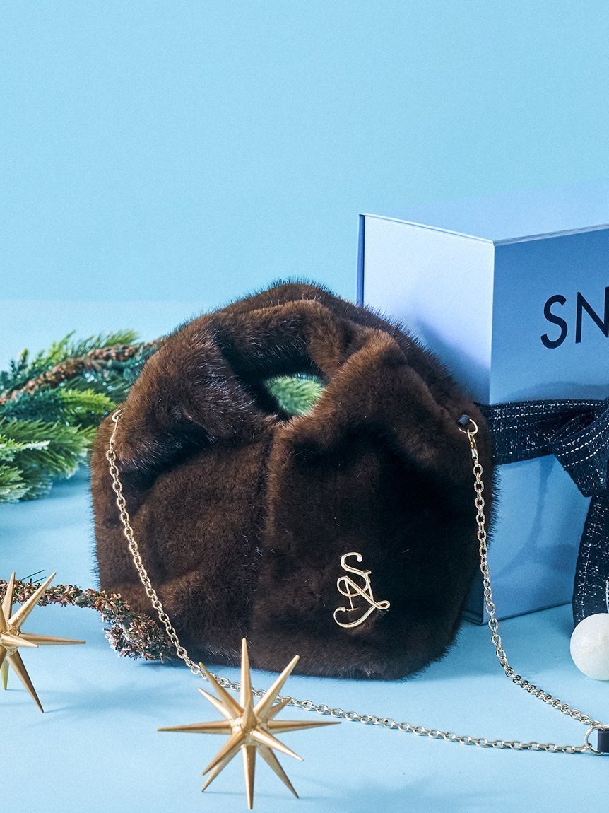 【スナイデル/SNIDEL】の【WEB限定カラーあり】ファーバッグ インテリア・キッズ・メンズ・レディースファッション・服の通販 founy(ファニー) 　ファッション　Fashion　レディースファッション　Fashion for Women　バッグ　Bags　イエロー　Yellow　オケージョン　Occasion Wear　コンパクト　Compact, Small Size　スマート　Smart, Elegant　フォルム　Silhouette, Form　ブローチ　Brooch, Pin Brooch　ポケット　Pocket, Pocket Detail　マフラー　Scarf, Muffler　メタル　Metal, Metal Parts　ラップ　Wrap, Wrap Design　リュクス　Luxury, Elegant, High-End, Chic　おすすめ　Recommended / Our Picks　BRW[058]|ID: prp329100004785909 ipo3291000000034740618