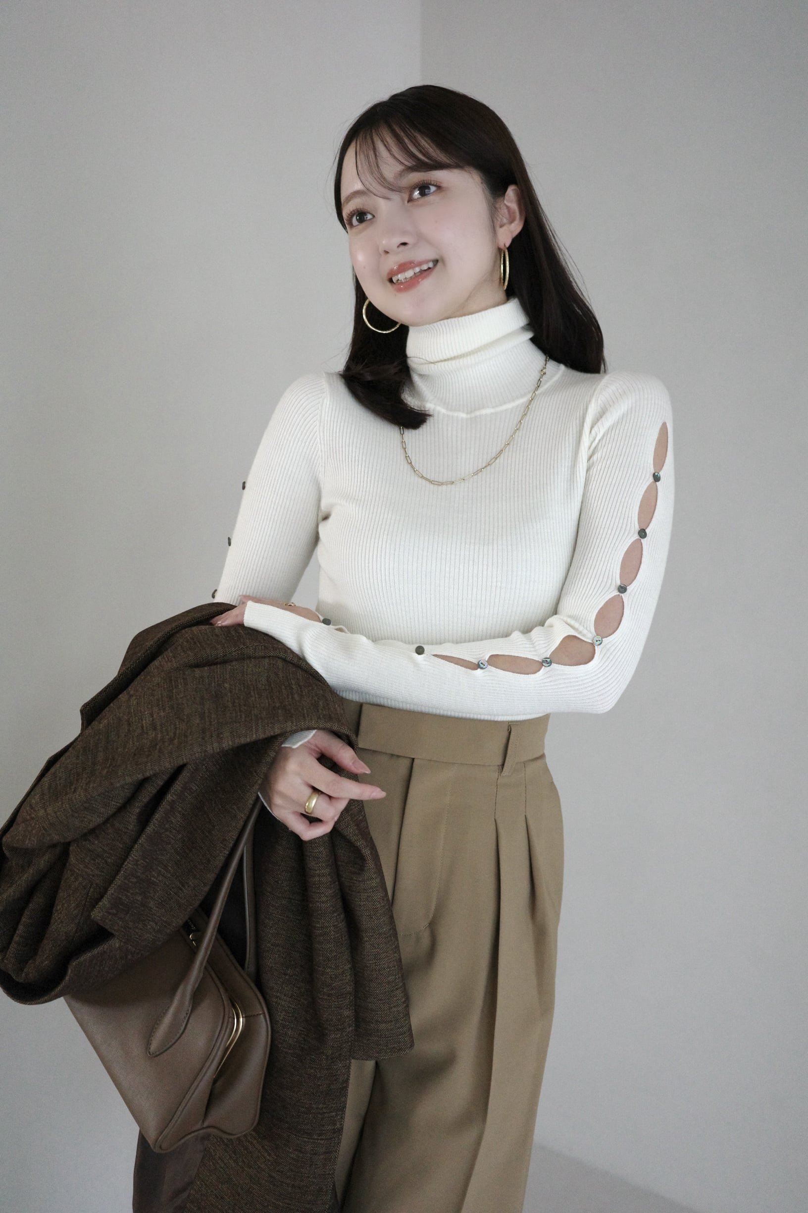 【アニュアンス/anuans】のスラッシュリブニットトップス インテリア・キッズ・メンズ・レディースファッション・服の通販 founy(ファニー) ファッション Fashion レディースファッション Fashion for Women トップス・カットソー Cut & Sew Tops ニット Knit Tops & Sweaters おすすめ Recommended / Our Picks シンプル Simple, Minimal スリット Slit, Slit Detail タートルネック Turtleneck, High Neck ラグジュアリー Luxury, Elegant IVORY|ID: prp329100004785987 ipo3291000000034740965