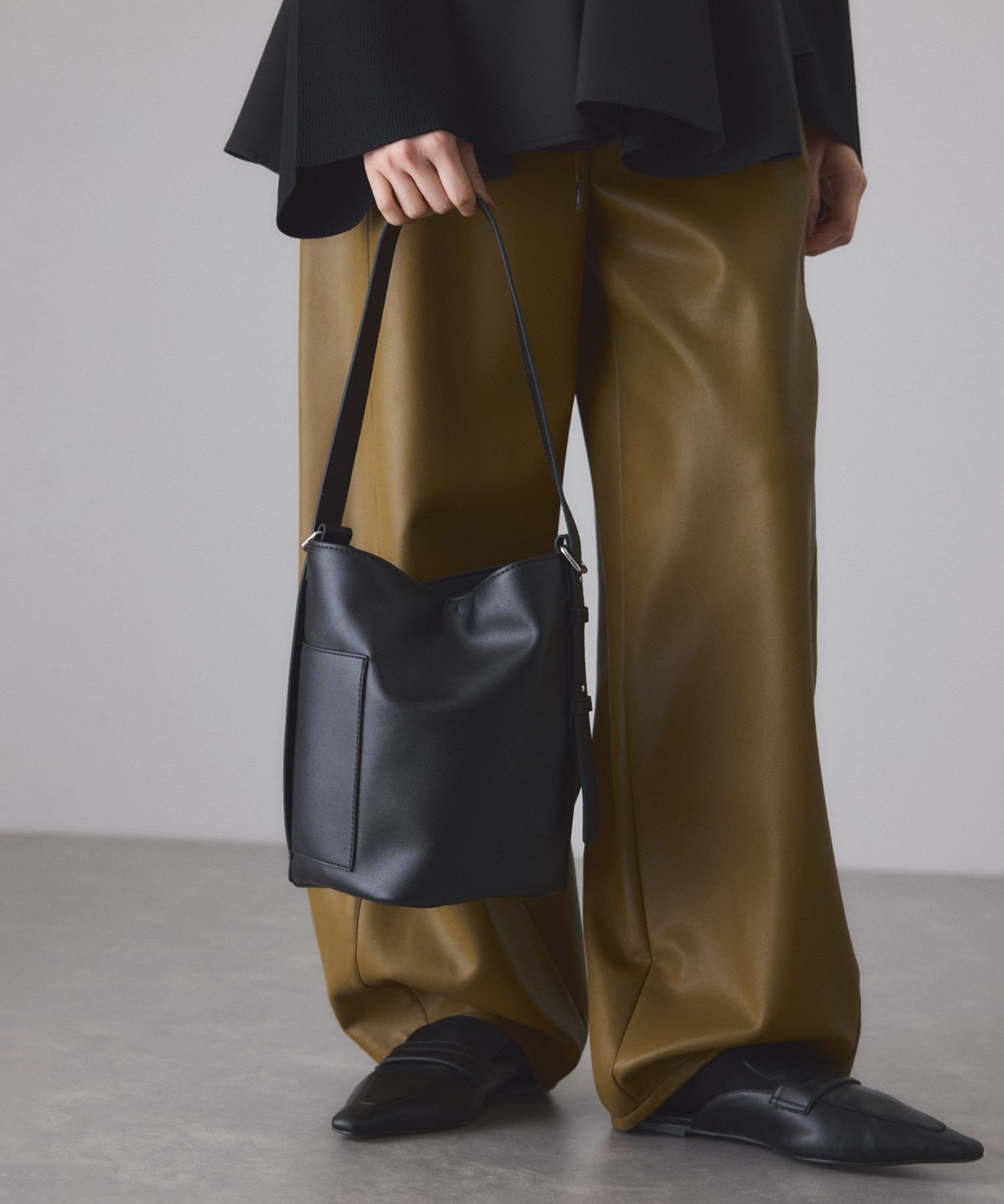 【アダム エ ロペ/ADAM ET ROPE'】のスプリットレザーワンショルダー2WAYミニバッグ インテリア・キッズ・メンズ・レディースファッション・服の通販 founy(ファニー) ファッション Fashion レディースファッション Fashion for Women バッグ Bags おすすめ Recommended / Our Picks なめらか Smooth, Silky Texture ショルダー Shoulder, Shoulder Strap スマート Smart, Elegant ポケット Pocket, Pocket Detail 財布 Wallet, Purse ブラック(01)|ID: prp329100004785989 ipo3291000000034878524