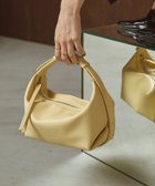 【カプリシューレマージュ/CAPRICIEUX LEMAGE】の【新色キャメル/人気のため再入荷/軽量/大容量】ロールハンドルバッグ 人気、トレンドファッション・服の通販 founy(ファニー) ファッション Fashion レディースファッション Fashion for Women バッグ Bags 軽量 Lightweight, Ultra Light 財布 Wallet, Purse 人気 Popular, Best Seller 再入荷 Restock / Back in Stock thumbnail イエロー|ID: prp329100004786019 ipo3291000000034891396