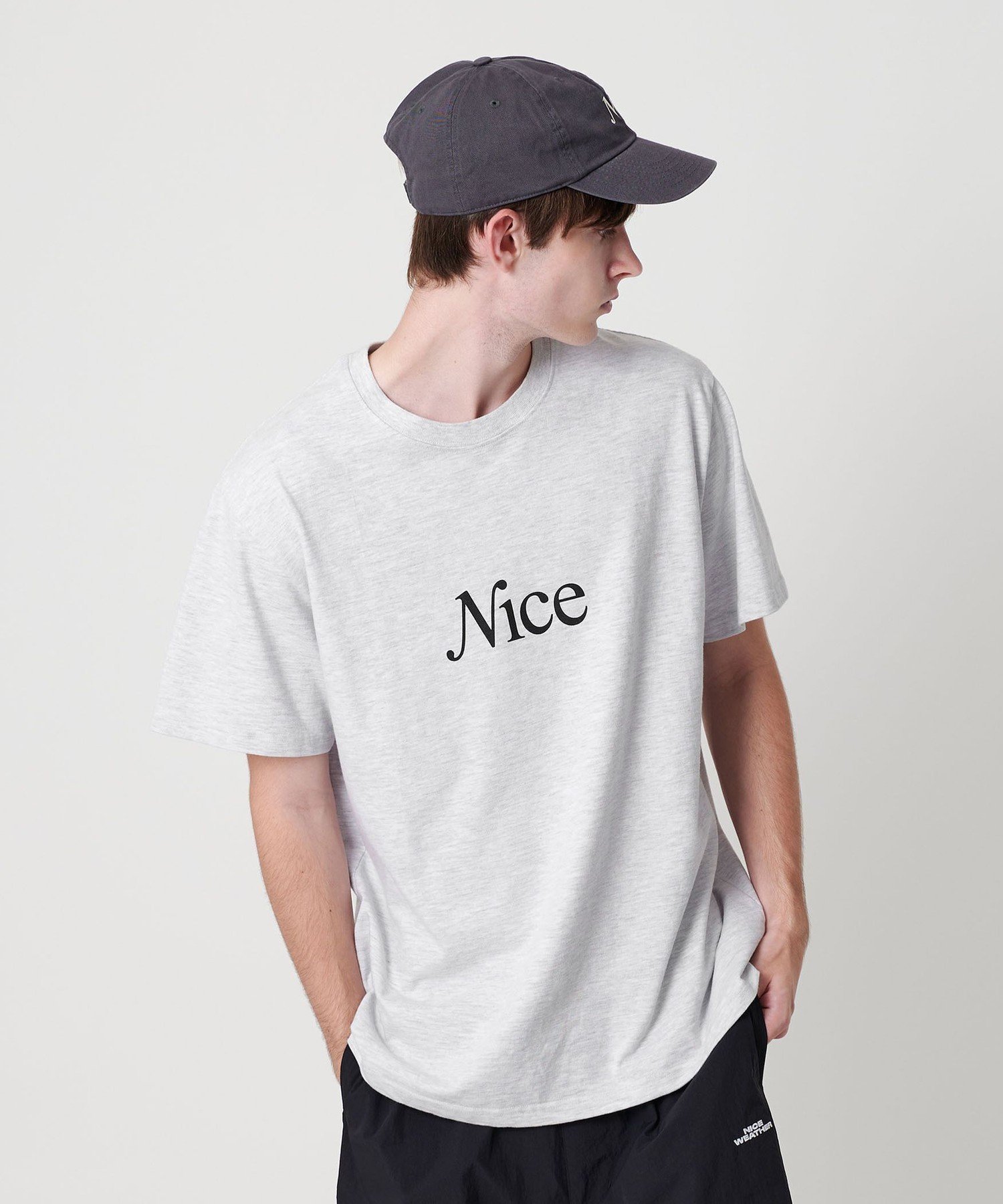 【ビューティ&ユース ユナイテッドアローズ/BEAUTY&YOUTH / UNITED ARROWS】のNICE WEATHER SIGNATURE Tシャツ インテリア・キッズ・メンズ・レディースファッション・服の通販 founy(ファニー) 　ファッション　Fashion　レディースファッション　Fashion for Women　トップス・カットソー　Cut & Sew Tops　シャツ・ブラウス・オフィスカジュアル　Elegant Blouses & Button-Ups　ロングTシャツ・Tシャツ　Longline T-Shirts & Tees　シンプル　Simple, Minimal　定番　Standard, Basic Item　フロント　Front, Front Design　LT.GRAY|ID: prp329100004786028 ipo3291000000035206068