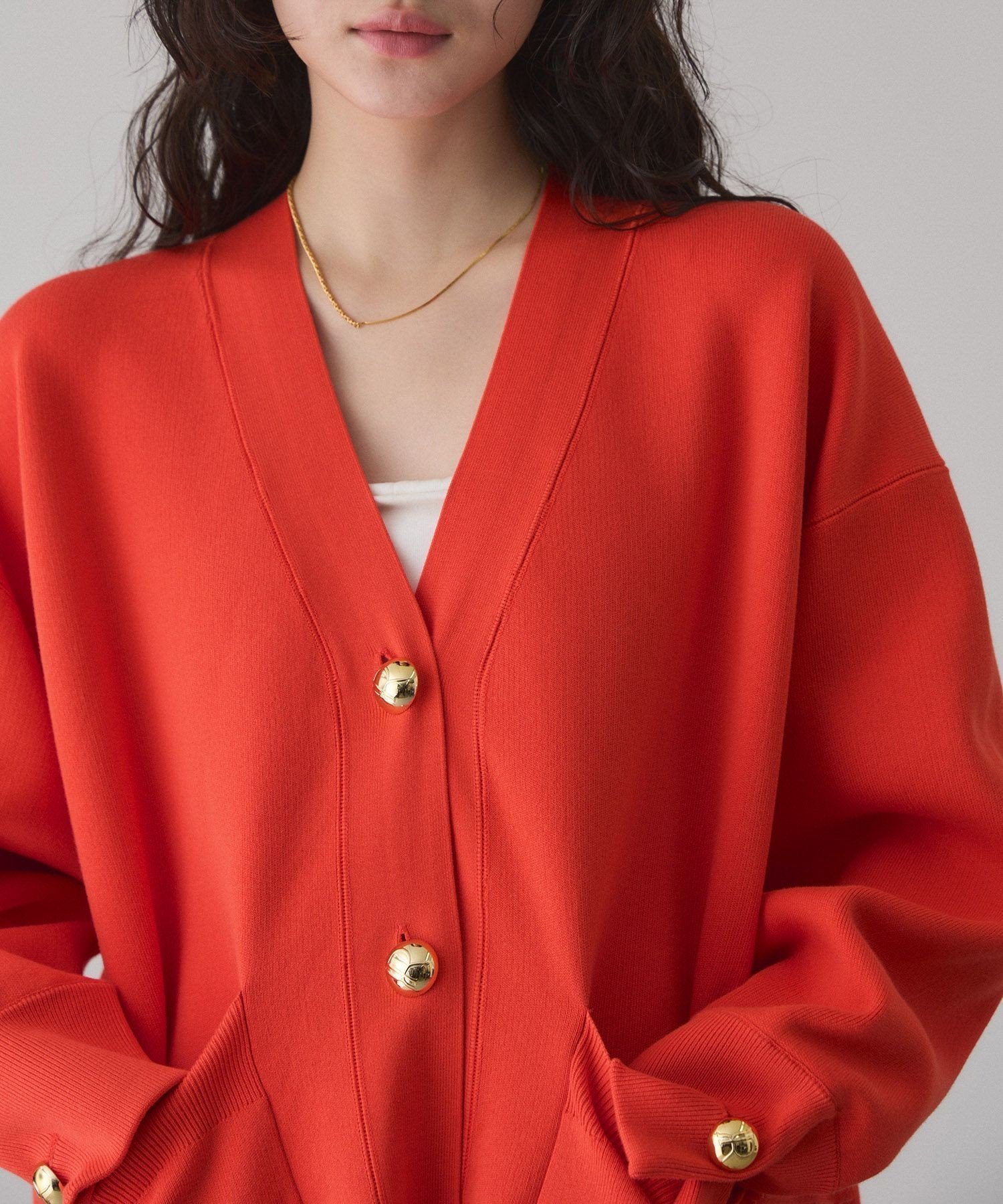 【アダム エ ロペ/ADAM ET ROPE'】の【サステナブル】ロゴボタンミドルカーディガン 人気、トレンドファッション・服の通販 founy(ファニー) ファッション Fashion レディースファッション Fashion for Women トップス・カットソー Cut & Sew Tops カーディガン・羽織り Layered Style Cardigans インナー Innerwear オレンジ Orange カーディガン Cardigan, Knitwear タートルネック Turtleneck, High Neck デコルテ Décolleté, Neckline ボトム Bottoms, Lower Wear ポケット Pocket, Pocket Detail ミドル Middle Length, Mid Height リラックス Relax, Relaxed Fit おすすめ Recommended / Our Picks other-1|ID: prp329100004786079 ipo3291000000034804838