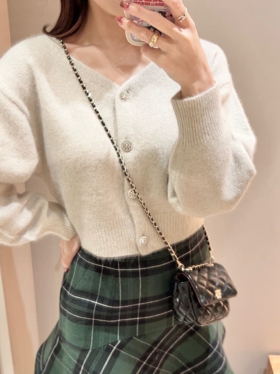 【スナイデル/SNIDEL】のフォックスビジューカーディガン 人気、トレンドファッション・服の通販 founy(ファニー) 　ファッション　Fashion　レディースファッション　Fashion for Women　トップス・カットソー　Cut & Sew Tops　カーディガン・羽織り　Layered Style Cardigans　ウェーブ　Wavy Pattern　今季　This Season, Current Season　ストレート　Straight, Straight Cut　スマート　Smart, Elegant　人気　Popular, Best Seller　バランス　Balance, Style Balance　フィット　Fit, Slim Fit　フォックス　Fox, Fox Fur　フロント　Front, Front Design　リュクス　Luxury, Elegant, High-End, Chic　おすすめ　Recommended / Our Picks　ホリデーシーズン　Holiday Season　 other-1|ID: prp329100004786126 ipo3291000000035209268