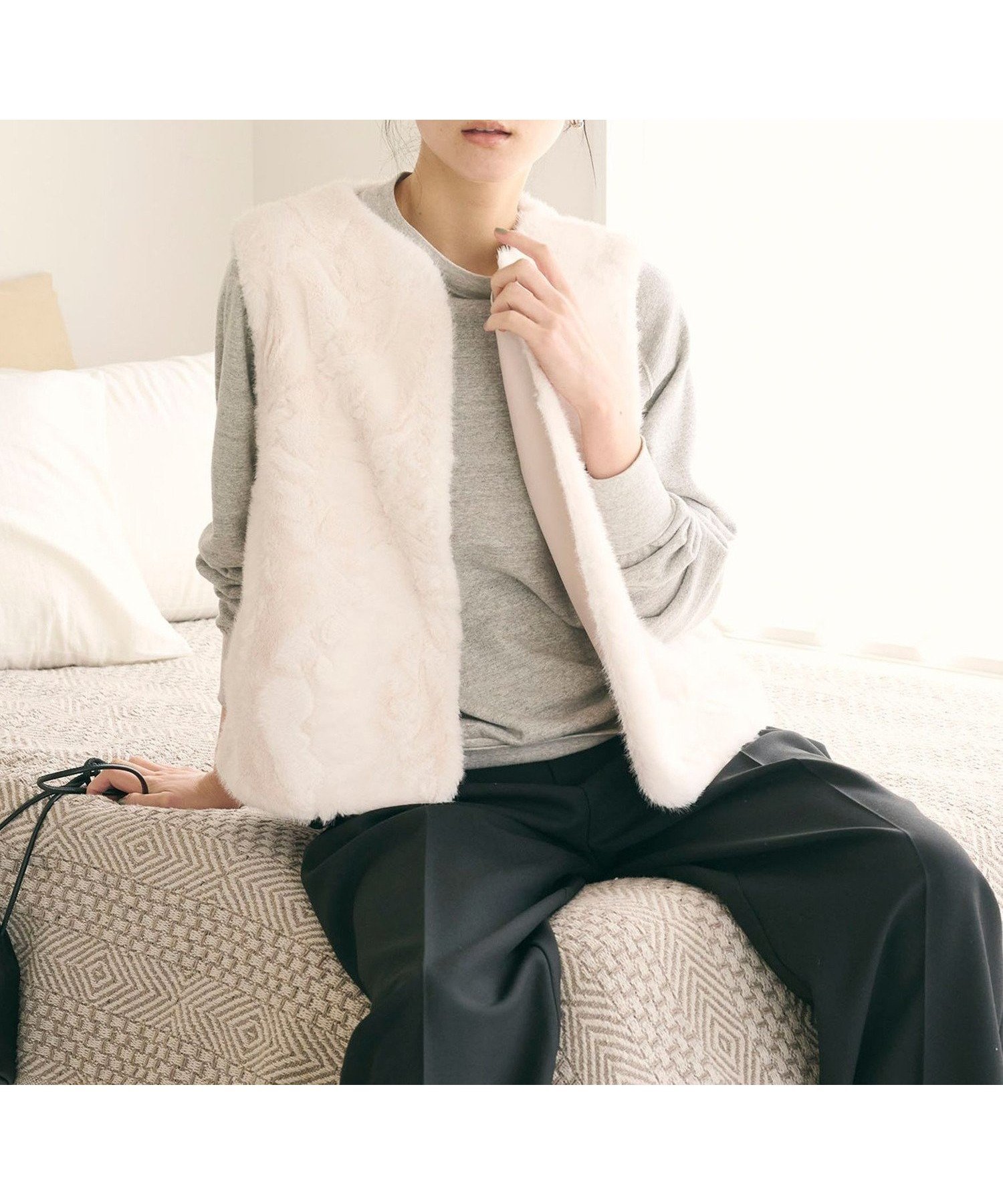 【ビューティ&ユース ユナイテッドアローズ/BEAUTY&YOUTH / UNITED ARROWS】のフェイクファー ベスト インテリア・キッズ・メンズ・レディースファッション・服の通販 founy(ファニー) 　ファッション　Fashion　レディースファッション　Fashion for Women　アウター　Coat / Outerwear Collection　トップス・カットソー　Cut & Sew Tops　ベスト&ジレ / 重ね着スタイル　Vests & Gilets　フェイクファー　Faux Fur, Imitation Fur　フェミニン　Feminine, Girly　ベスト　Vest, Waistcoat　ボトム　Bottoms, Lower Wear　ミックス　Mix, Mixed Style　OFF WHITE|ID: prp329100004786132 ipo3291000000034793614