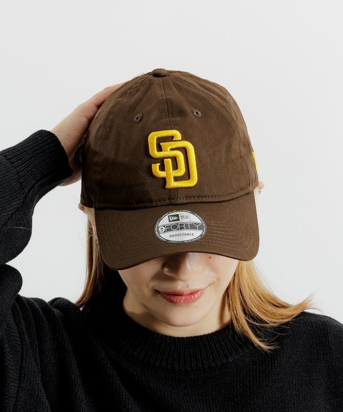 【フリークスストア/FREAK'S STORE】の別注 9FORTY Tonal Logo / 940 メジャーリーグ 刺繍ロゴ ベースボールキャップ 【限定展開】 25AW インテリア・キッズ・メンズ・レディースファッション・服の通販 founy(ファニー) 　ファッション　Fashion　レディースファッション　Fashion for Women　2025年　2025　2025-2026秋冬・A/W　Autumn/Winter 2025–26 AW25–26　冬　Winter / This Winter　キャップ　Cap, Baseball Cap　クラシック　Classic, Timeless Style　ニューヨーク　New York, NYC Style　バランス　Balance, Style Balance　フロント　Front, Front Design　人気　Popular, Best Seller　別注　Limited Edition, Custom Order　A/W・秋冬　Autumn/Winter　ブラウン-SD|ID: prp329100004786162 ipo3291000000035166302