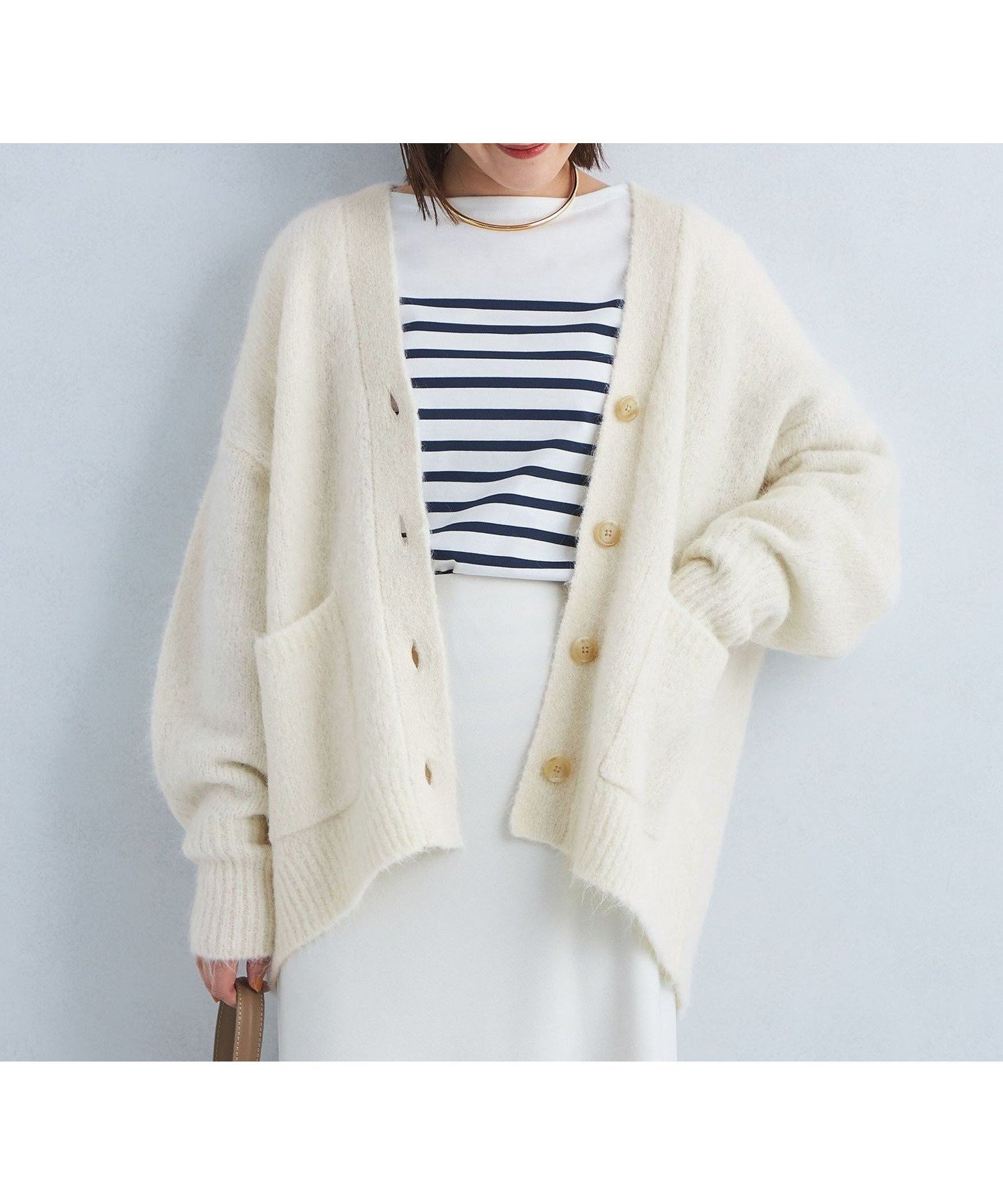 【ユナイテッドアローズ/UNITED ARROWS】のアルパカシャギー Vネックカーディガン 人気、トレンドファッション・服の通販 founy(ファニー) 　ファッション　Fashion　レディースファッション　Fashion for Women　トップス・カットソー　Cut & Sew Tops　カーディガン・羽織り　Layered Style Cardigans　Vネックトップス　V-Neck Tops / V-Cut Neckline Shirts　インナー　Innerwear　ウェーブ　Wavy Pattern　エアリー　Airy Texture　秋　Autumn　カーディガン　Cardigan, Knitwear　サロペット　Overalls, Salopette　デニム　Denim, Jeans Material　パッチ　Patch, Appliqué　フェミニン　Feminine, Girly　フロント　Front, Front Design　ベスト　Vest, Waistcoat　ポケット　Pocket, Pocket Detail　冬　Winter / This Winter　アウトレット　Outlet / Clearance　クリスマス X'mas　Christmas / X'mas　ギフト プレゼント　Gift / Present　 other-1|ID: prp329100004786241 ipo3291000000034742003