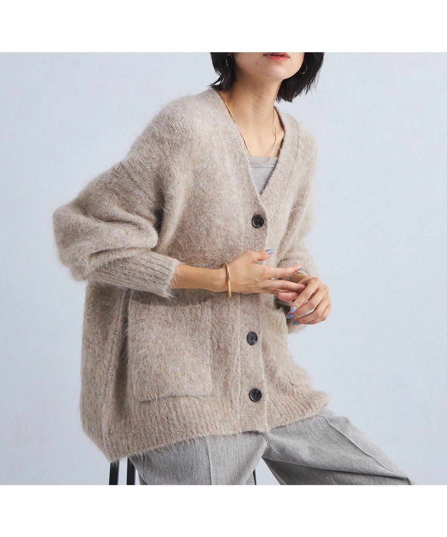 【ユナイテッドアローズ/UNITED ARROWS】のアルパカシャギー Vネックカーディガン インテリア・キッズ・メンズ・レディースファッション・服の通販 founy(ファニー) 　ファッション　Fashion　レディースファッション　Fashion for Women　トップス・カットソー　Cut & Sew Tops　カーディガン・羽織り　Layered Style Cardigans　Vネックトップス　V-Neck Tops / V-Cut Neckline Shirts　インナー　Innerwear　ウェーブ　Wavy Pattern　エアリー　Airy Texture　秋　Autumn　カーディガン　Cardigan, Knitwear　サロペット　Overalls, Salopette　デニム　Denim, Jeans Material　パッチ　Patch, Appliqué　フェミニン　Feminine, Girly　フロント　Front, Front Design　ベスト　Vest, Waistcoat　ポケット　Pocket, Pocket Detail　冬　Winter / This Winter　アウトレット　Outlet / Clearance　クリスマス X'mas　Christmas / X'mas　ギフト プレゼント　Gift / Present　BEIGE|ID: prp329100004786241 ipo3291000000034742009