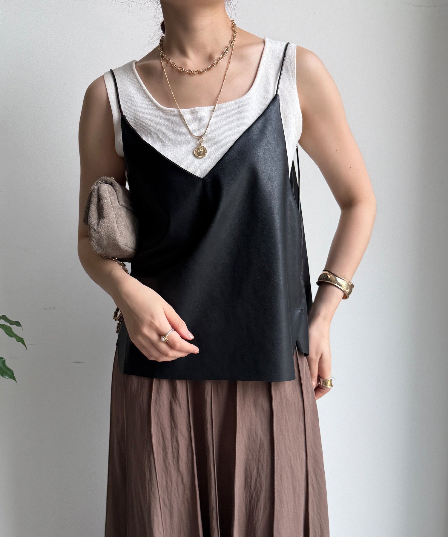 【ドゥドゥ/DouDou】の【WEB限定】フェイクレザービスチェ インテリア・キッズ・メンズ・レディースファッション・服の通販 founy(ファニー) ファッション Fashion レディースファッション Fashion for Women トップス・カットソー Cut & Sew Tops ビスチェ Bustiers & Corset Tops / Layered Bustier Style シンプル Simple, Minimal スマート Smart, Elegant タンク Tank Top, Sleeveless Top ビスチェ Bustier, Corset Top フロント Front, Front Design ラウンド Round, Round Neck A/W・秋冬 Autumn/Winter 冬 Winter / This Winter 再入荷 Restock / Back in Stock 2025年 2025 2025-2026秋冬・A/W Autumn/Winter 2025–26 AW25–26 ブラック|ID: prp329100004786252 ipo3291000000034742053