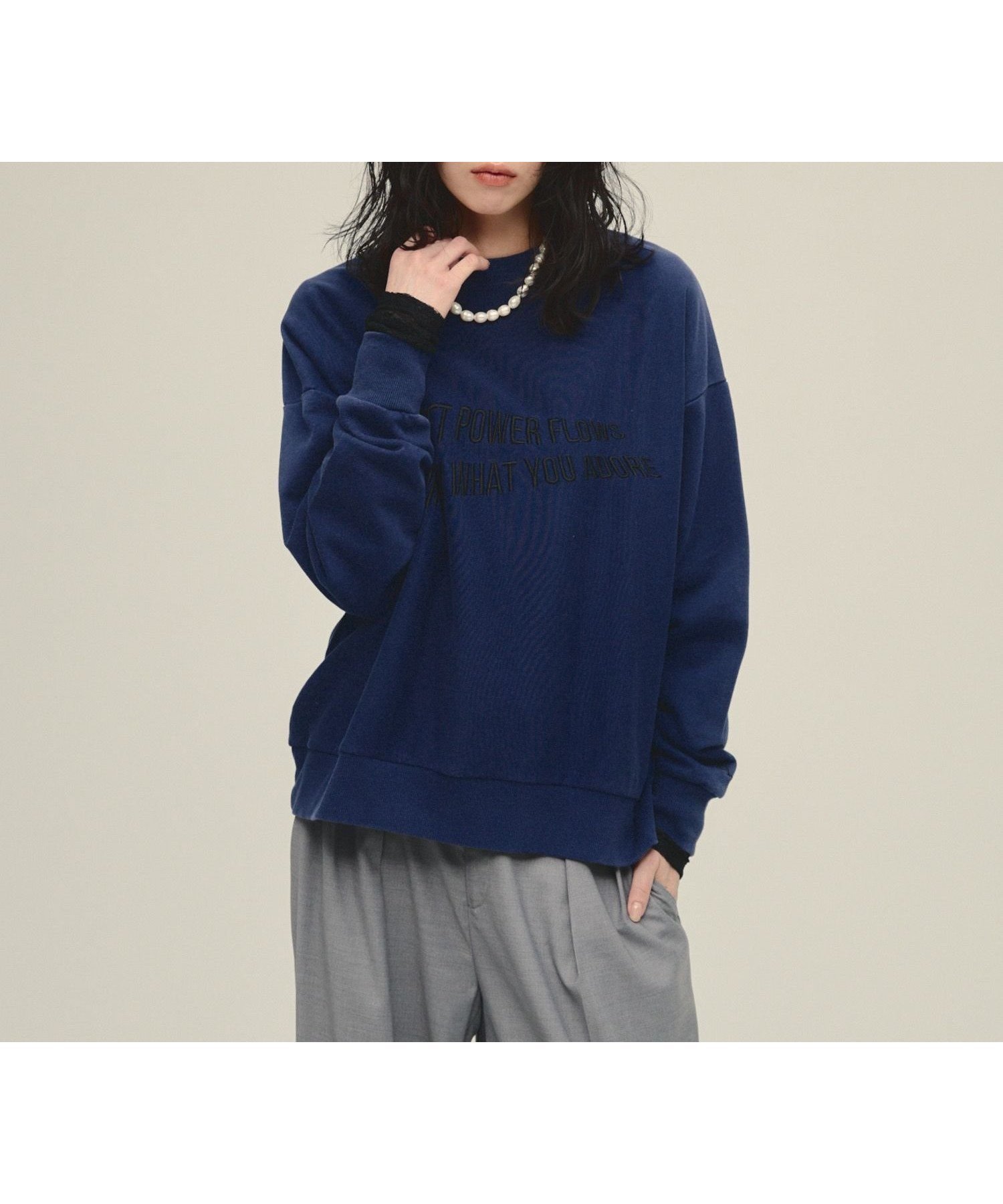 【ジーナシス/JEANASiS】のLogo Sweat Pullover インテリア・キッズ・メンズ・レディースファッション・服の通販 founy(ファニー) 　ファッション　Fashion　レディースファッション　Fashion for Women　トップス・カットソー　Cut & Sew Tops　レディースパーカー・カジュアルフーディー　Casual Hoodies & Sweatshirts　カジュアルプルオーバー・ニットトップス　Pullovers & Knit Tops / Casual Pullovers　スウェット・クルーネックトップス　Sweatshirts & Crewnecks / Relaxed Fit Sweat Tops　おすすめ　Recommended / Our Picks　インナー　Innerwear　フロント　Front, Front Design　ボトム　Bottoms, Lower Wear　リラックス　Relax, Relaxed Fit　ロング　Long, Long-Length　エレガント 上品　Elegant　冬　Winter / This Winter　秋　Autumn　ネイビー|ID: prp329100004786423 ipo3291000000034742729