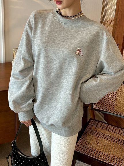 【リリーブラウン/Lily Brown】のLily Bearリボンスウェット インテリア・キッズ・メンズ・レディースファッション・服の通販 founy(ファニー) 　ファッション　Fashion　レディースファッション　Fashion for Women　トップス・カットソー　Cut & Sew Tops　レディースパーカー・カジュアルフーディー　Casual Hoodies & Sweatshirts　スウェット・クルーネックトップス　Sweatshirts & Crewnecks / Relaxed Fit Sweat Tops　スウェット / スエット　Sweatshirt, Sweatwear　スマート　Smart, Elegant　パイピング　Piping, Trim Design　モチーフ　Motif, Design Theme　リボン　Ribbon, Bow　人気　Popular, Best Seller　無地　Plain, Solid Color　SLV[011]|ID: prp329100004786464 ipo3291000000034797979