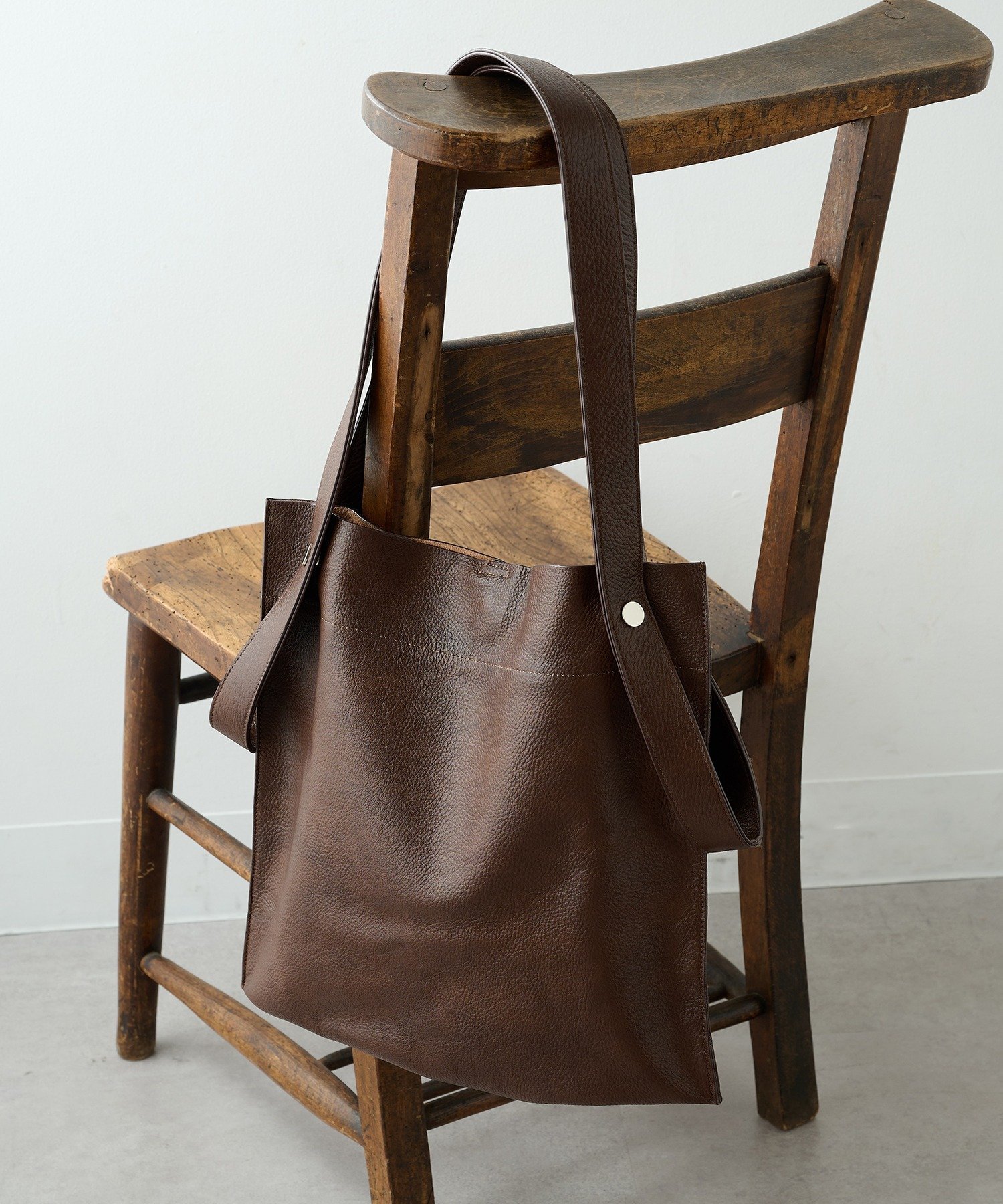 【セットアップセブン/SETUP7】のBEAURE/【25AW 限定カラー追加】カウレザートートバッグ A4 2way ショルダー インテリア・キッズ・メンズ・レディースファッション・服の通販 founy(ファニー) 　ファッション　Fashion　レディースファッション　Fashion for Women　バッグ　Bags　ショルダー　Shoulder, Shoulder Strap　シルバー　Silver, Metallic Silver　シンプル　Simple, Minimal　スペシャル　Special, Limited Edition　ポケット　Pocket, Pocket Detail　別注　Limited Edition, Custom Order　再入荷　Restock / Back in Stock　2024年　2024　2024-2025秋冬・A/W　Autumn/Winter 2024–25 AW24–25　2025年　2025　2025-2026秋冬・A/W　Autumn/Winter 2025–26 AW25–26　BRN|ID: prp329100004786608 ipo3291000000034743480