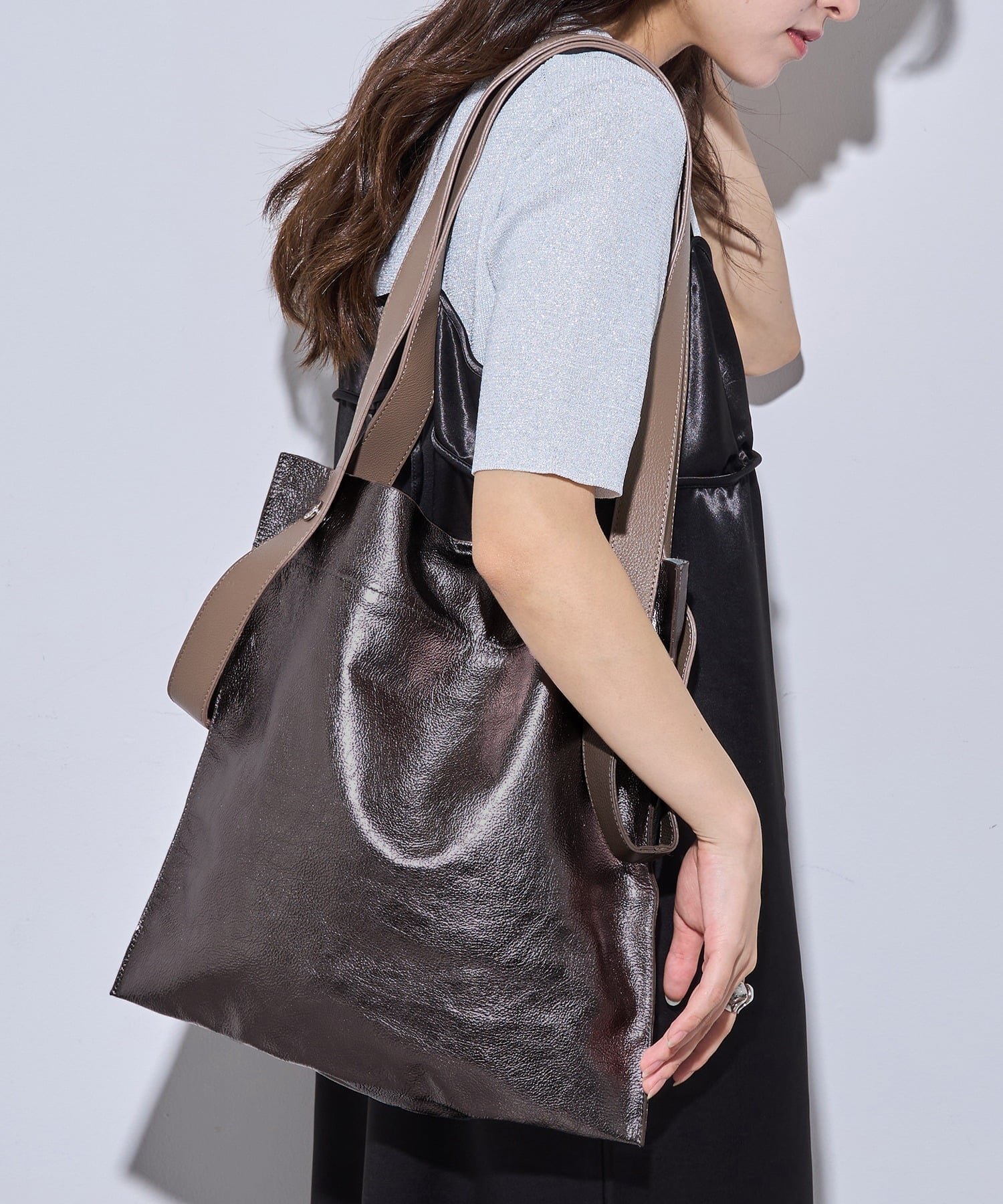 【セットアップセブン/SETUP7】のBEAURE/【25AW 限定カラー追加】カウレザートートバッグ A4 2way ショルダー インテリア・キッズ・メンズ・レディースファッション・服の通販 founy(ファニー) 　ファッション　Fashion　レディースファッション　Fashion for Women　バッグ　Bags　ショルダー　Shoulder, Shoulder Strap　シルバー　Silver, Metallic Silver　シンプル　Simple, Minimal　スペシャル　Special, Limited Edition　ポケット　Pocket, Pocket Detail　別注　Limited Edition, Custom Order　再入荷　Restock / Back in Stock　2024年　2024　2024-2025秋冬・A/W　Autumn/Winter 2024–25 AW24–25　2025年　2025　2025-2026秋冬・A/W　Autumn/Winter 2025–26 AW25–26　MULTI2|ID: prp329100004786608 ipo3291000000034743482