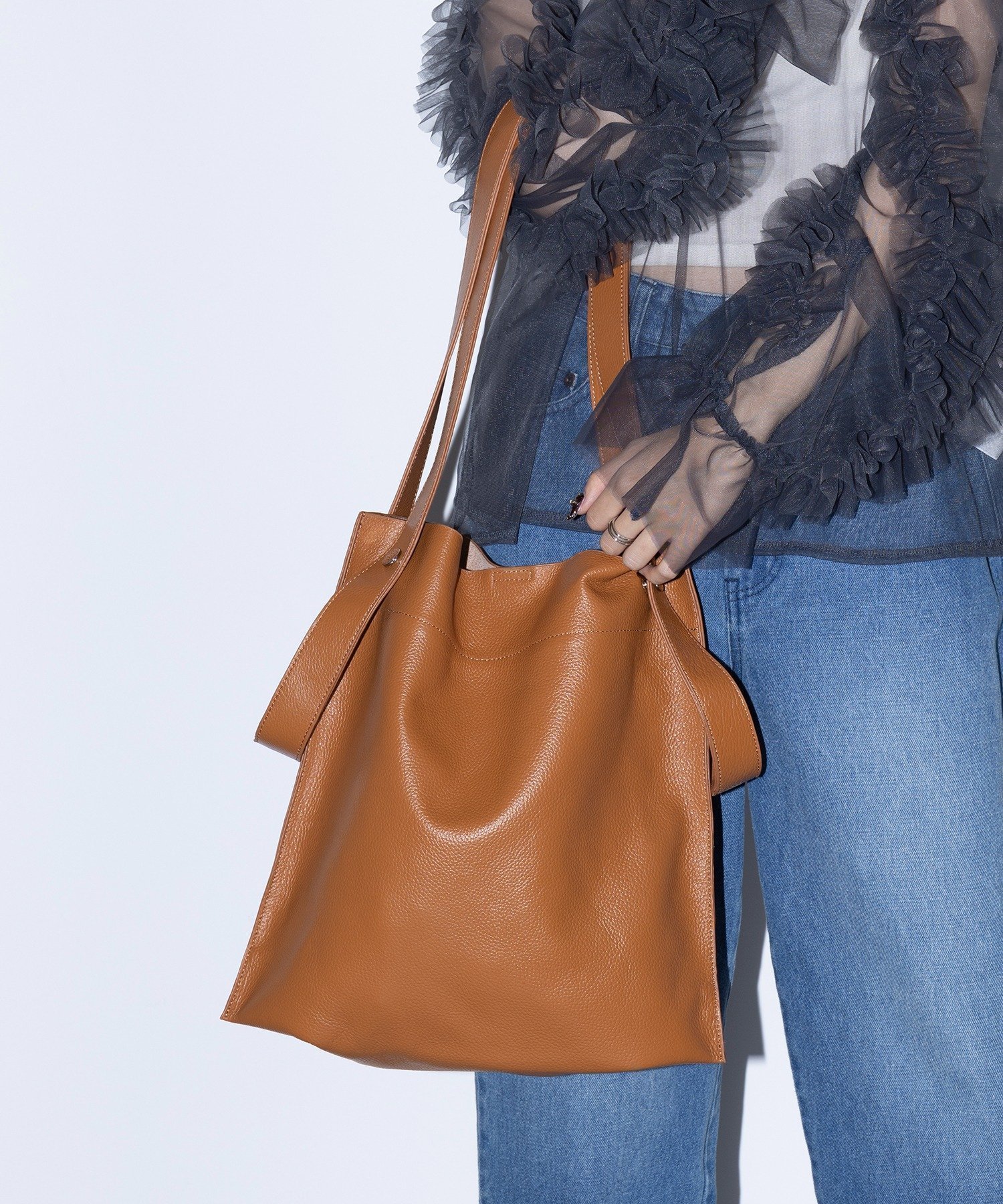 【セットアップセブン/SETUP7】のBEAURE/【25AW 限定カラー追加】カウレザートートバッグ A4 2way ショルダー インテリア・キッズ・メンズ・レディースファッション・服の通販 founy(ファニー) 　ファッション　Fashion　レディースファッション　Fashion for Women　バッグ　Bags　ショルダー　Shoulder, Shoulder Strap　シルバー　Silver, Metallic Silver　シンプル　Simple, Minimal　スペシャル　Special, Limited Edition　ポケット　Pocket, Pocket Detail　別注　Limited Edition, Custom Order　再入荷　Restock / Back in Stock　2024年　2024　2024-2025秋冬・A/W　Autumn/Winter 2024–25 AW24–25　2025年　2025　2025-2026秋冬・A/W　Autumn/Winter 2025–26 AW25–26　CML|ID: prp329100004786608 ipo3291000000034743488