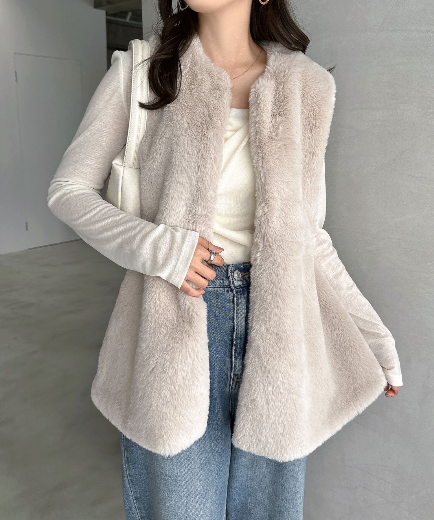 【アンドミー/andme】のノーカラー ペプラム ファー ベスト インテリア・キッズ・メンズ・レディースファッション・服の通販 founy(ファニー) ファッション Fashion レディースファッション Fashion for Women アウター Coat / Outerwear Collection トップス・カットソー Cut & Sew Tops ベスト&ジレ / 重ね着スタイル Vests & Gilets カットソー Cut and Sewn Top シンプル Simple, Minimal フェイクファー Faux Fur, Imitation Fur フロント Front, Front Design ベスト Vest, Waistcoat ペプラム Peplum, Flared Hem エレガント 上品 Elegant ベージュ|ID: prp329100004786653 ipo3291000000034870419