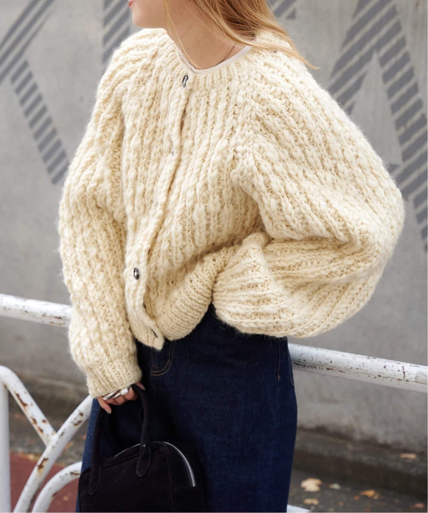 【アウトドアプロダクツ ユージュアルシングス/OUTDOOR PRODUCTS Usual Things】のネパールウールハンドニットカーディガン インテリア・キッズ・メンズ・レディースファッション・服の通販 founy(ファニー) ファッション Fashion レディースファッション Fashion for Women トップス・カットソー Cut & Sew Tops ニット Knit Tops & Sweaters カーディガン・羽織り Layered Style Cardigans カーディガン Cardigan, Knitwear シンプル Simple, Minimal デニム Denim, Jeans Material エレガント 上品 Elegant 手編み Hand-Knitted, Handmade Knit A/W・秋冬 Autumn/Winter ホワイト|ID: prp329100004786727 ipo3291000000034820584