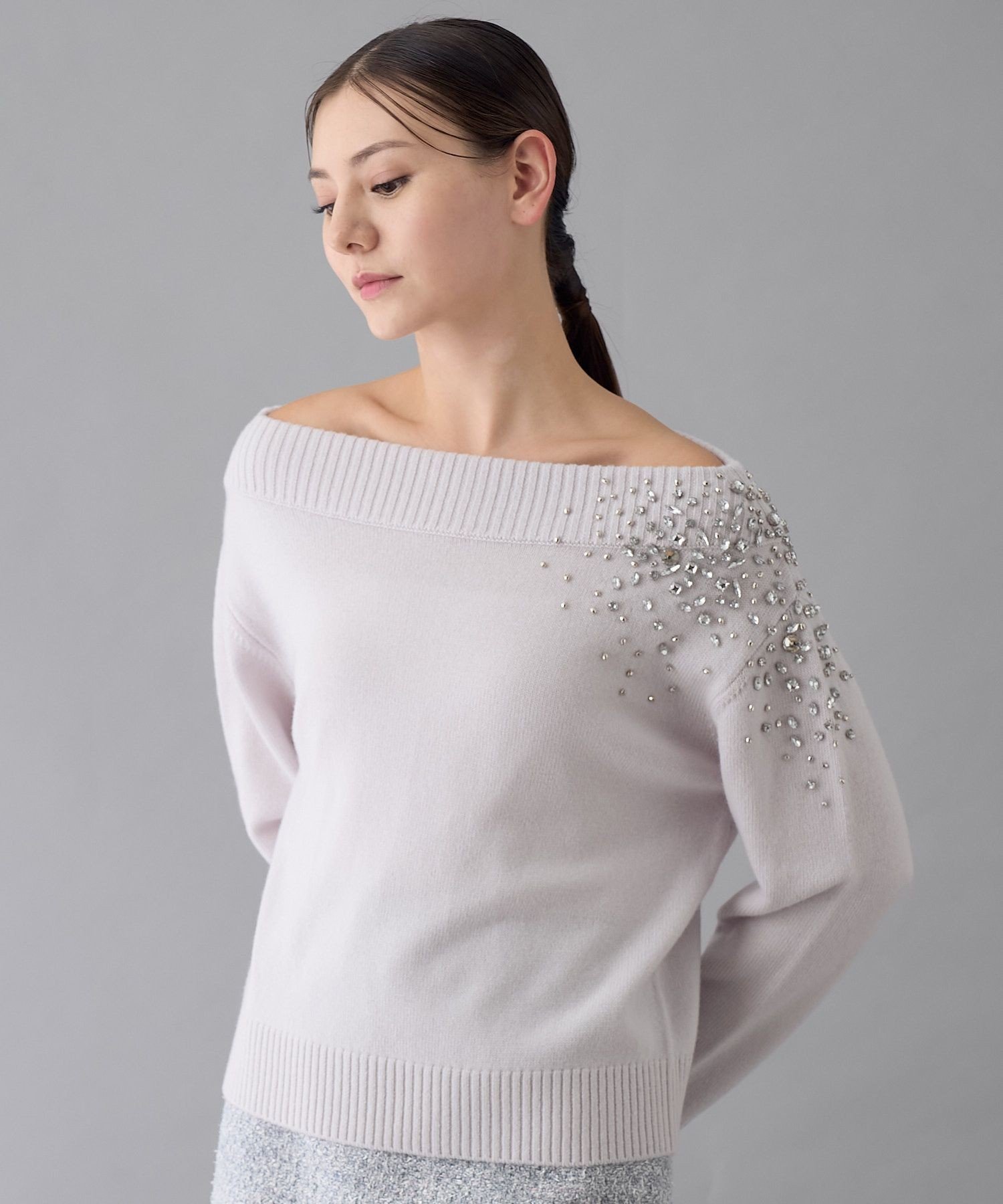 【アナイ/ANAYI】のスノーフレーク プルオーバー インテリア・キッズ・メンズ・レディースファッション・服の通販 founy(ファニー) 　ファッション　Fashion　レディースファッション　Fashion for Women　トップス・カットソー　Cut & Sew Tops　カジュアルプルオーバー・ニットトップス　Pullovers & Knit Tops / Casual Pullovers　アシンメトリー　Asymmetrical Style　エレガント 上品　Elegant　コレクション　Collection, Seasonal Line　スマート　Smart, Elegant　ダイヤモンド　Diamond, Brilliant Cut　テクスチャー　Texture, Textured Fabric　バレエ　Ballet, Ballet Style　ビジュー　Bijou, Jewel-like Accent　ミドル　Middle Length, Mid Height　モチーフ　Motif, Design Theme　冬　Winter / This Winter　再入荷　Restock / Back in Stock　light grey|ID: prp329100004786770 ipo3291000000034929266