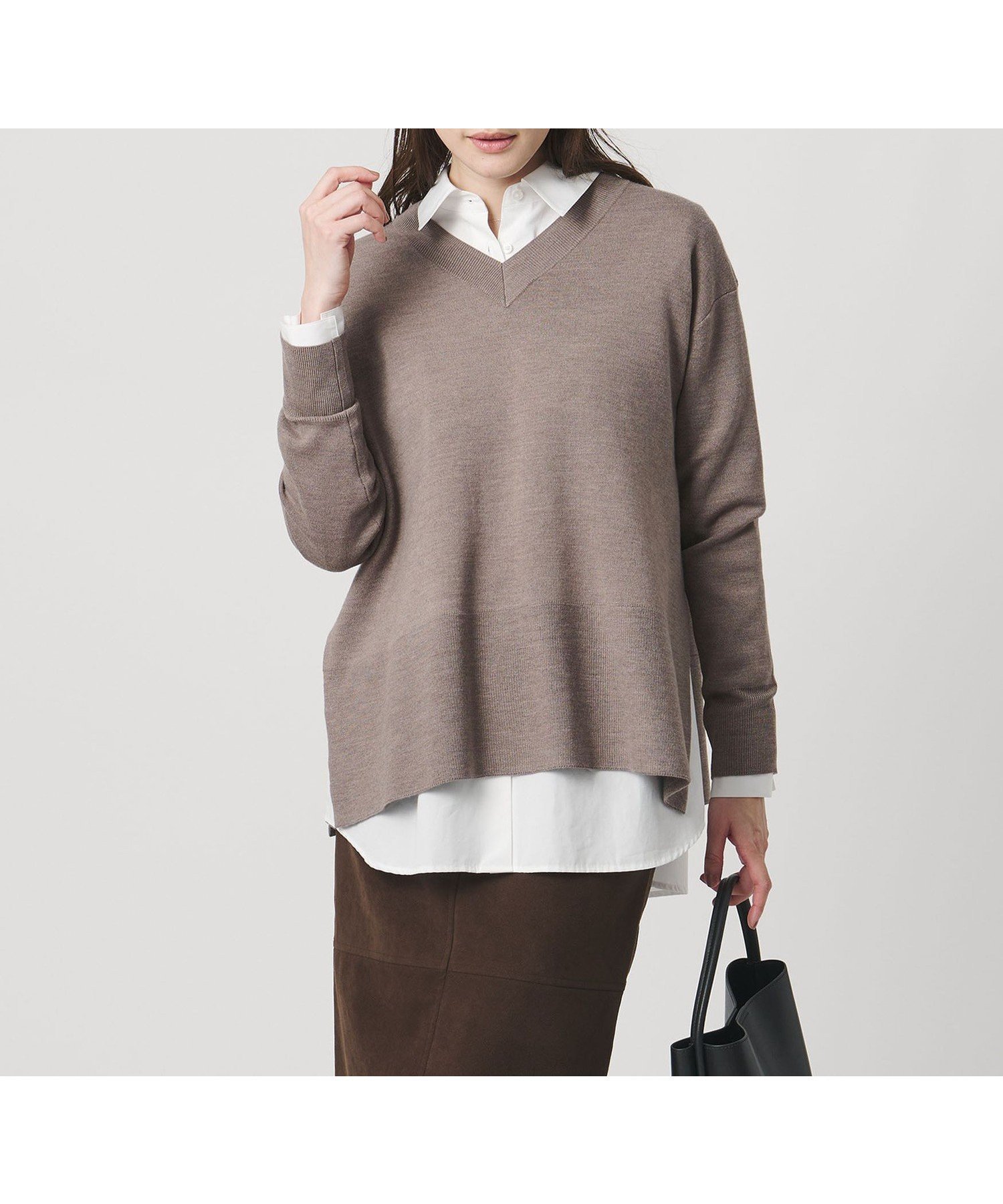 【ユナイテッドアローズ/UNITED ARROWS】のウールブレンド Vネックニット -ウォッシャブル- インテリア・キッズ・メンズ・レディースファッション・服の通販 founy(ファニー) 　ファッション　Fashion　レディースファッション　Fashion for Women　トップス・カットソー　Cut & Sew Tops　ニット　Knit Tops & Sweaters　Vネックトップス　V-Neck Tops / V-Cut Neckline Shirts　ウォッシャブル　Machine Washable　畦　Ribbed Knit　ストレート　Straight, Straight Cut　スリット　Slit, Slit Detail　タートルネック　Turtleneck, High Neck　テーパード　Tapered, Tapered Pants　デコルテ　Décolleté, Neckline　おすすめ　Recommended / Our Picks　MOCA|ID: prp329100004786877 ipo3291000000035082196