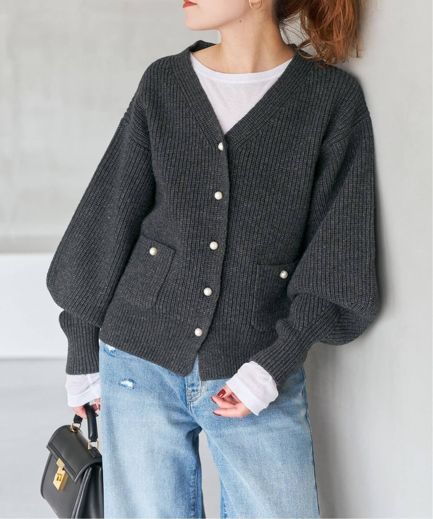 【スピック&スパン/Spick & Span】の《WEB限定》パール畦ニットカーディガン 人気、トレンドファッション・服の通販 founy(ファニー) 　ファッション　Fashion　レディースファッション　Fashion for Women　トップス・カットソー　Cut & Sew Tops　ニット　Knit Tops & Sweaters　カーディガン・羽織り　Layered Style Cardigans　アクセサリー　Fashion Accessories　カーディガン　Cardigan, Knitwear　ジャケット　Jacket, Outerwear　パール　Pearl, Pearl Accent　フォルム　Silhouette, Form　ヘムライン　Hemline, Bottom Cut　ポケット　Pocket, Pocket Detail　人気　Popular, Best Seller　畦　Ribbed Knit　A/W・秋冬　Autumn/Winter　 other-1|ID: prp329100004786953 ipo3291000000035022160