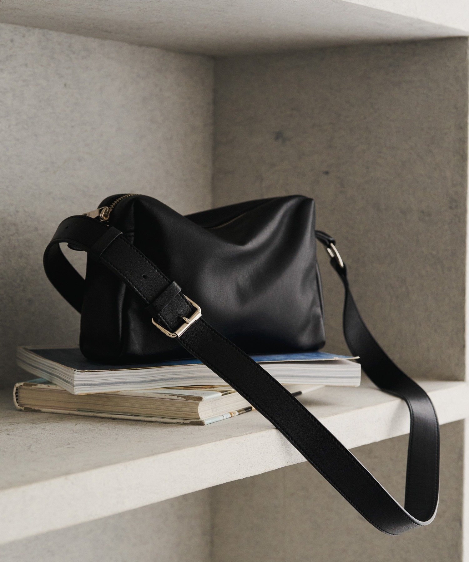 【ラシット/russet】のレザースクエアショルダーバッグ 人気、トレンドファッション・服の通販 founy(ファニー) ファッション Fashion レディースファッション Fashion for Women バッグ Bags ショルダー Shoulder, Shoulder Strap シルバー Silver, Metallic Silver シンプル Simple, Minimal スクエア Square, Square Shape 財布 Wallet, Purse 定番 Standard, Basic Item フォルム Silhouette, Form ベーシック Basic, Essential ポケット Pocket, Pocket Detail ポーチ Pouch, Small Case ラップ Wrap, Wrap Design 日本製 Made In Japan エレガント 上品 Elegant 2025年 2025 2025-2026秋冬・A/W Autumn/Winter 2025–26 AW25–26 other-1|ID: prp329100004787202 ipo3291000000034868359